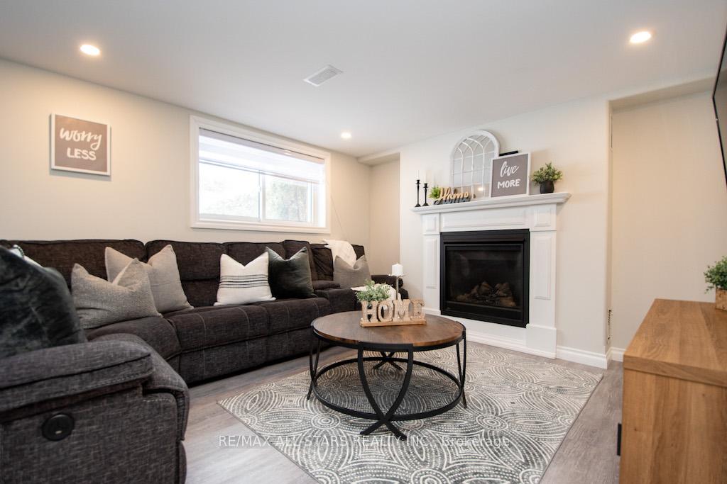 Photo 22 of 922 Ashdale Crescent W, Peterborough, Ashburnham Ward 4 — HOMEH