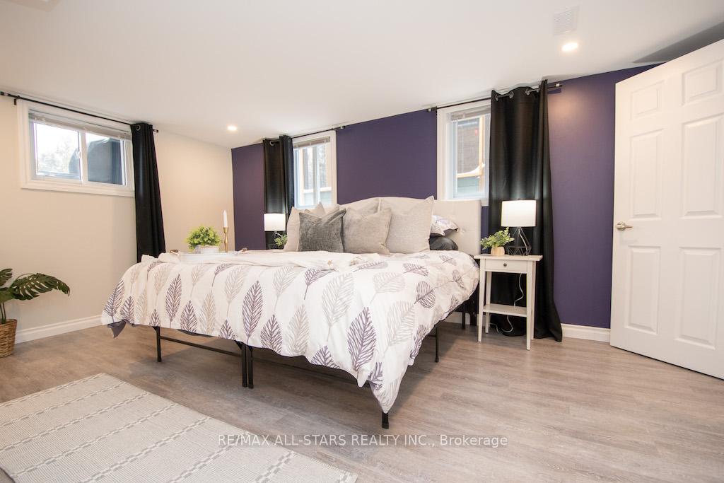 Photo 27 of 922 Ashdale Crescent W, Peterborough, Ashburnham Ward 4 — HOMEH