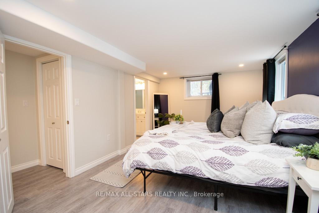 Photo 29 of 922 Ashdale Crescent W, Peterborough, Ashburnham Ward 4 — HOMEH