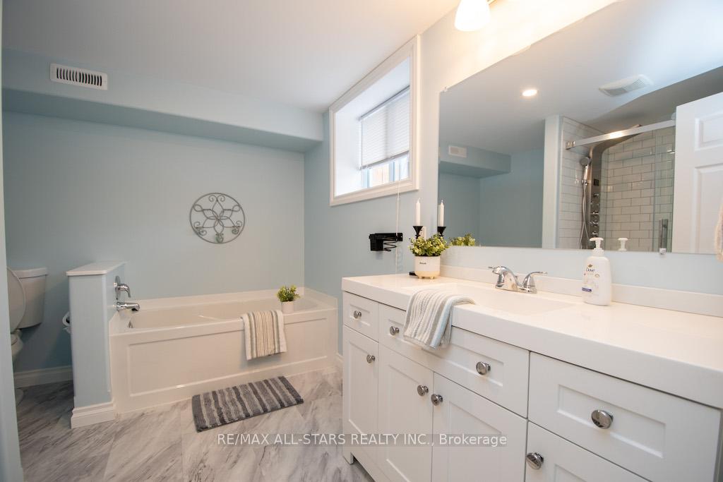 Photo 31 of 922 Ashdale Crescent W, Peterborough, Ashburnham Ward 4 — HOMEH