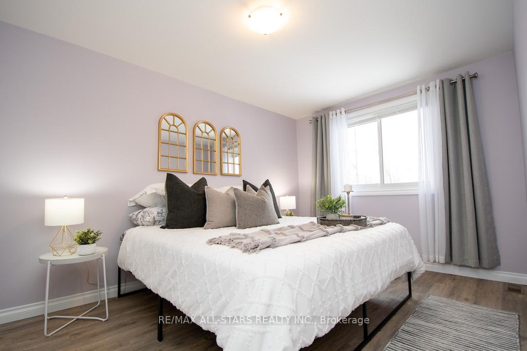 Photo 34 of 922 Ashdale Crescent W, Peterborough, Ashburnham Ward 4 — HOMEH