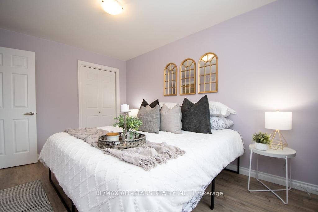 Photo 35 of 922 Ashdale Crescent W, Peterborough, Ashburnham Ward 4 — HOMEH