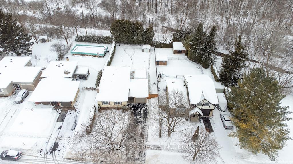Photo 39 of 922 Ashdale Crescent W, Peterborough, Ashburnham Ward 4 — HOMEH