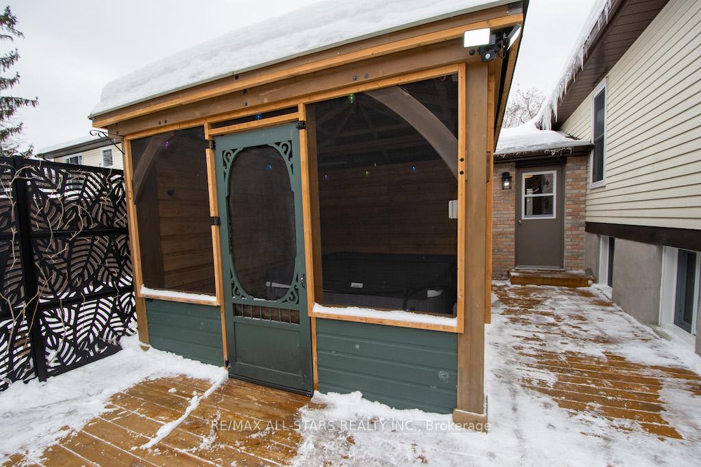 Photo 40 of 922 Ashdale Crescent W, Peterborough, Ashburnham Ward 4 — HOMEH