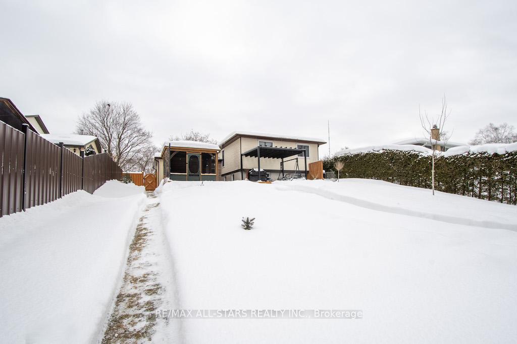 Photo 48 of 922 Ashdale Crescent W, Peterborough, Ashburnham Ward 4 — HOMEH