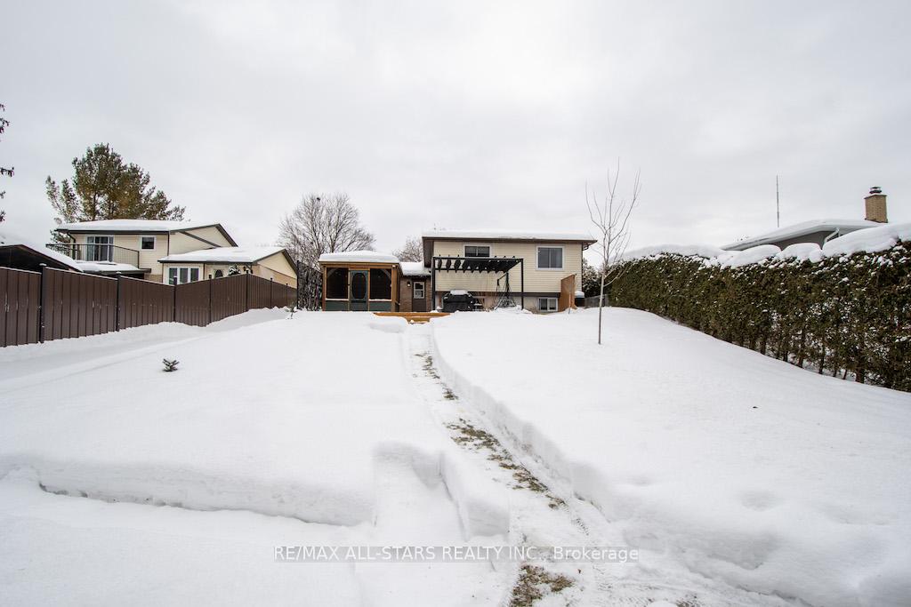Photo 49 of 922 Ashdale Crescent W, Peterborough, Ashburnham Ward 4 — HOMEH