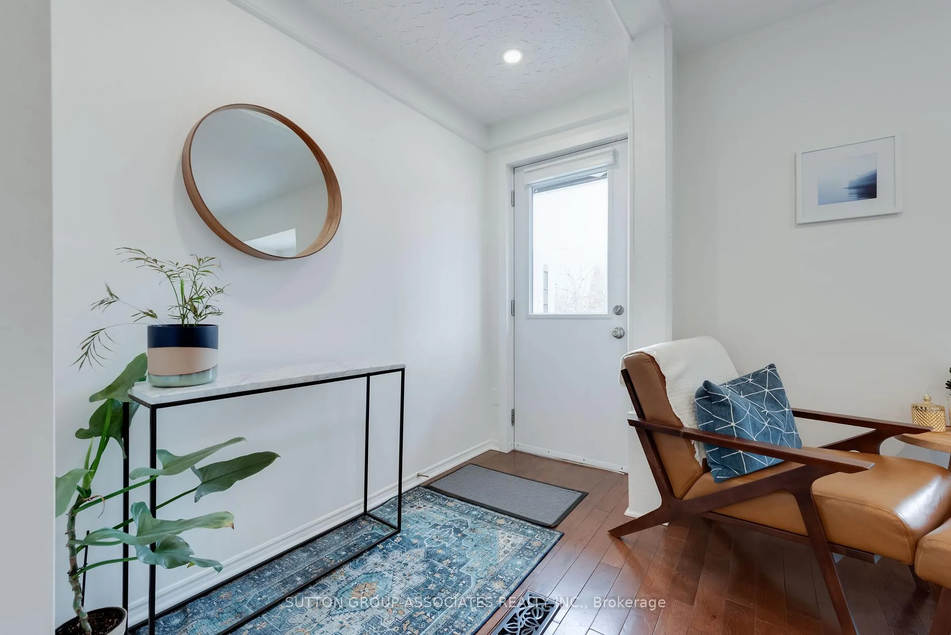 Photo 2 of 285 Harvie Avenue, Toronto, Caledonia-Fairbank — HOMEH