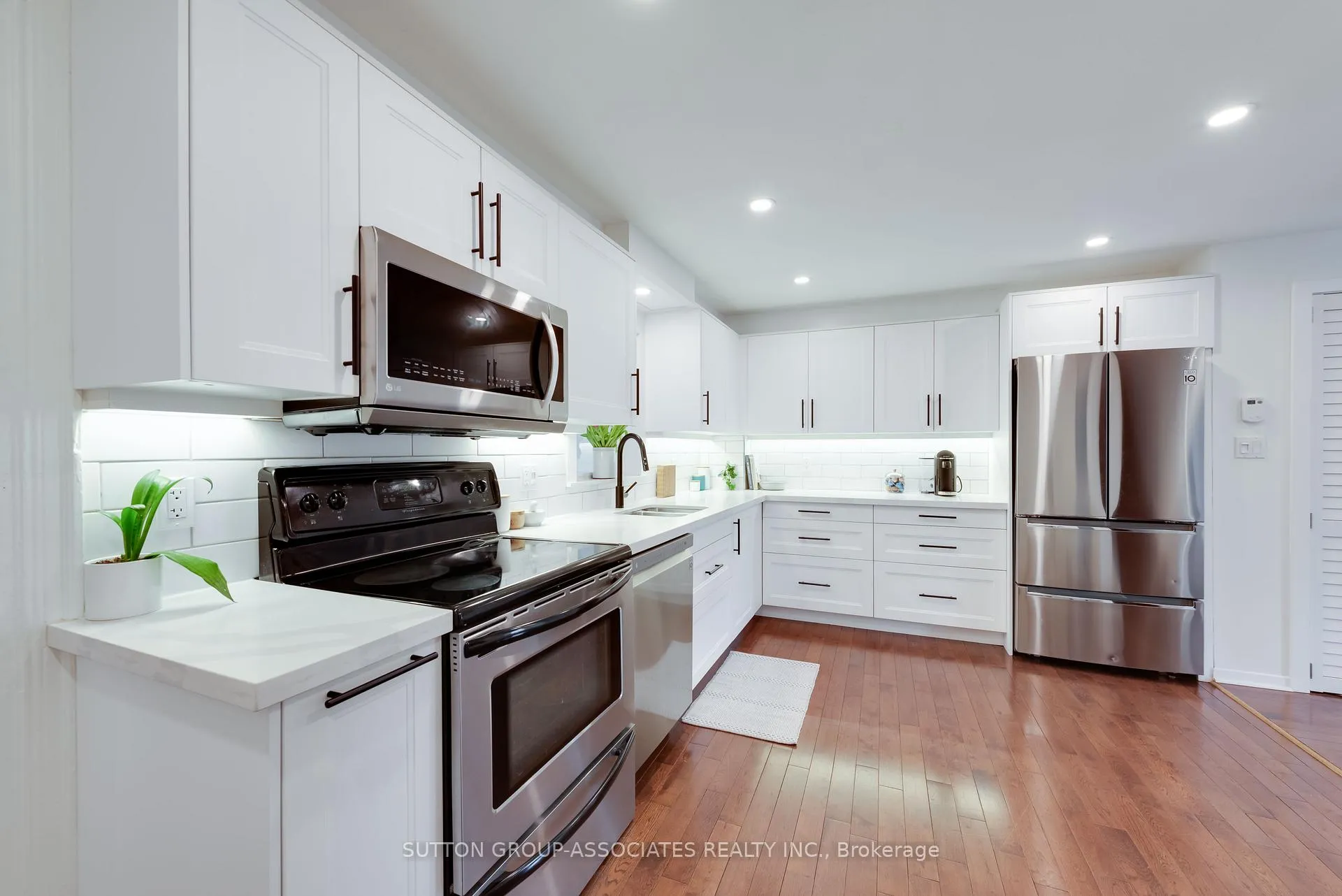Photo 8 of 285 Harvie Avenue, Toronto, Caledonia-Fairbank — HOMEH