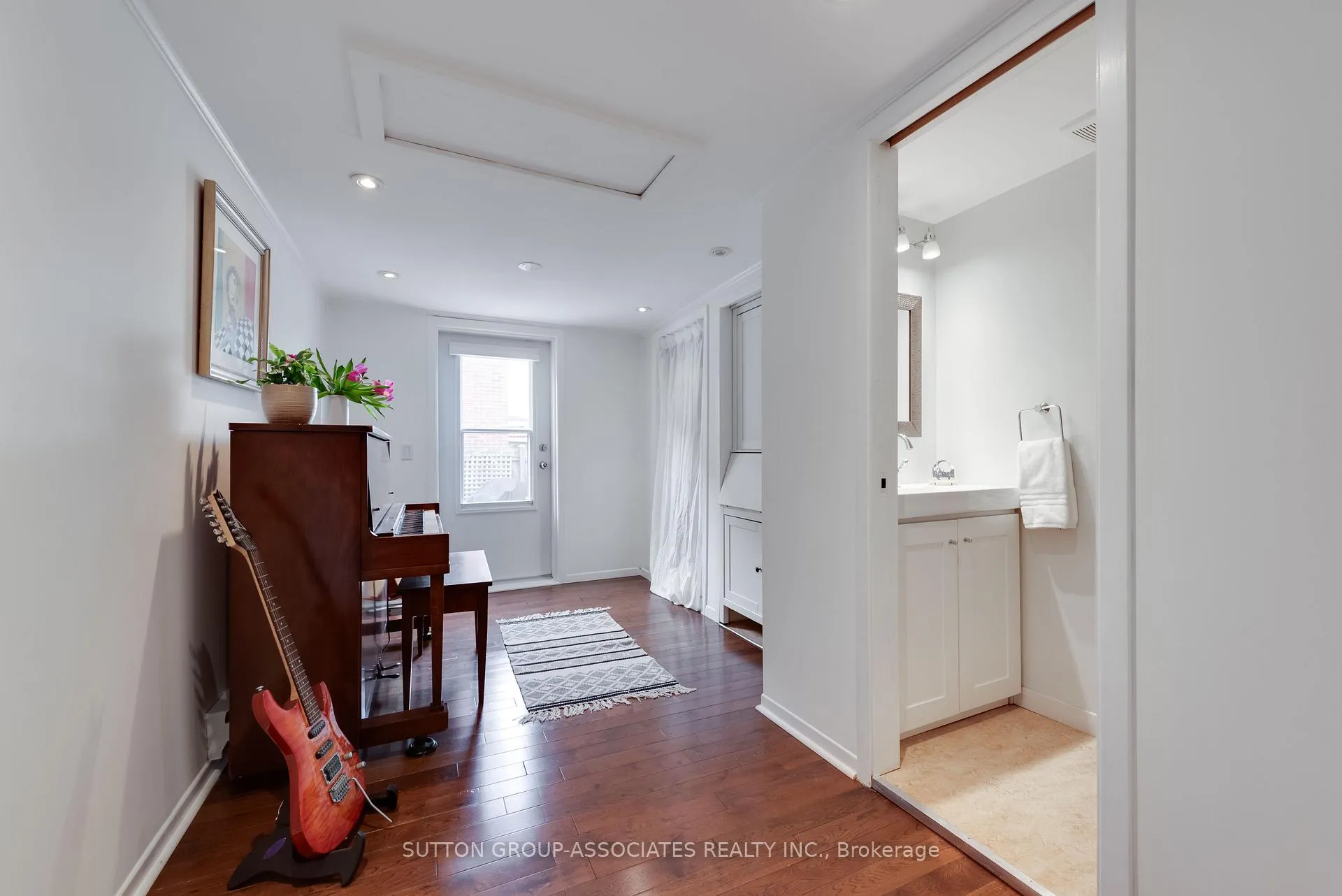 Photo 10 of 285 Harvie Avenue, Toronto, Caledonia-Fairbank — HOMEH
