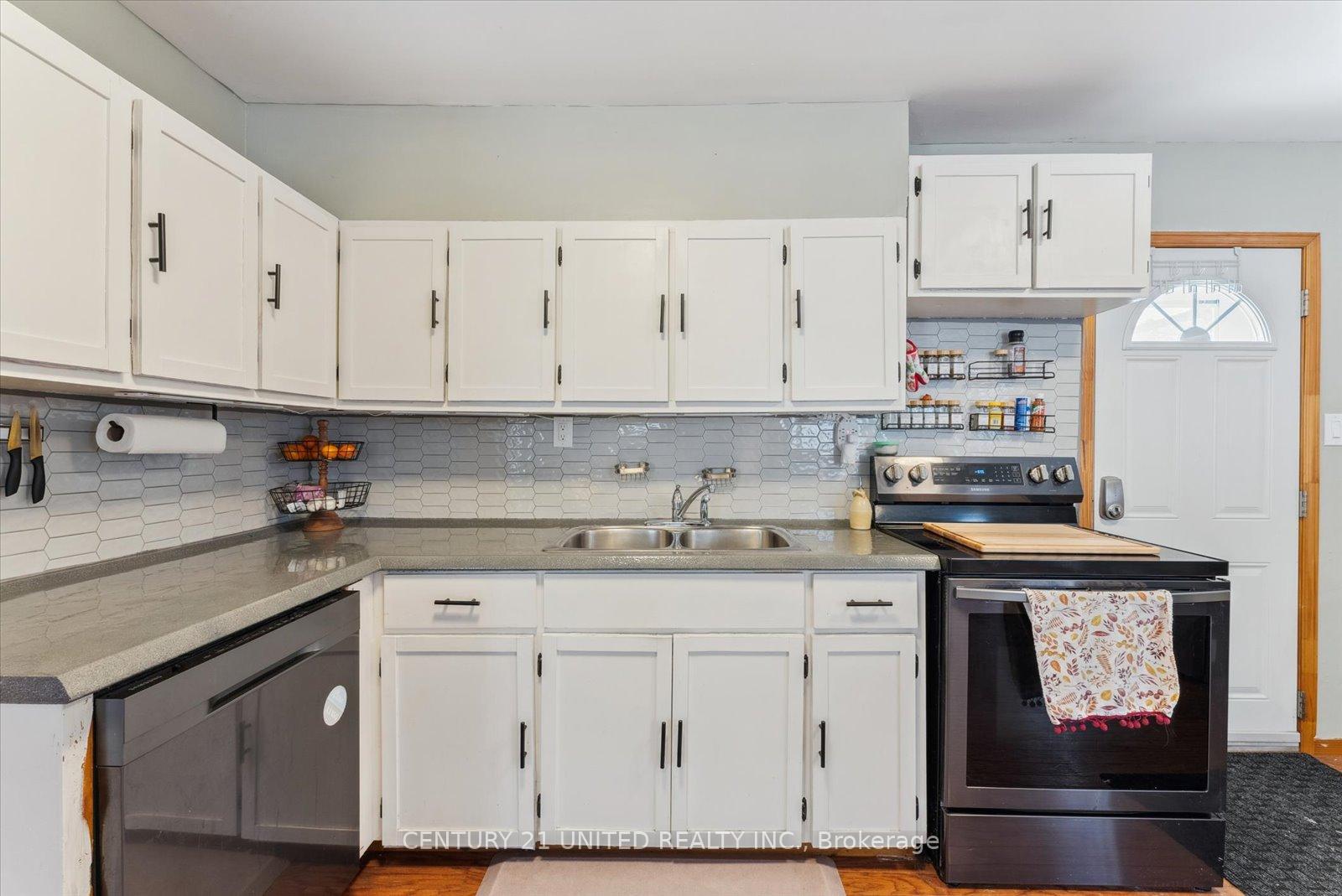 Photo 13 of 443 Edison Avenue, Peterborough, Otonabee Ward 1 — HOMEH