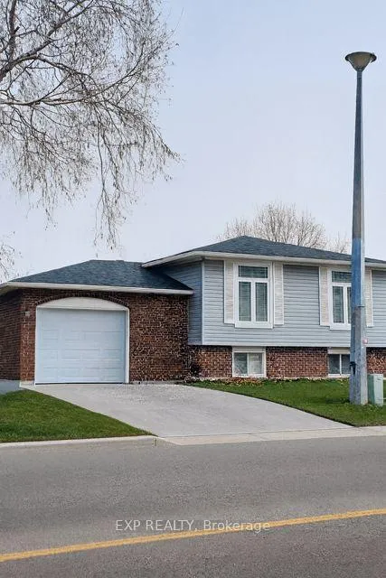 Photo 3 of 626 Laurier Boulevard, Brockville — HOMEH