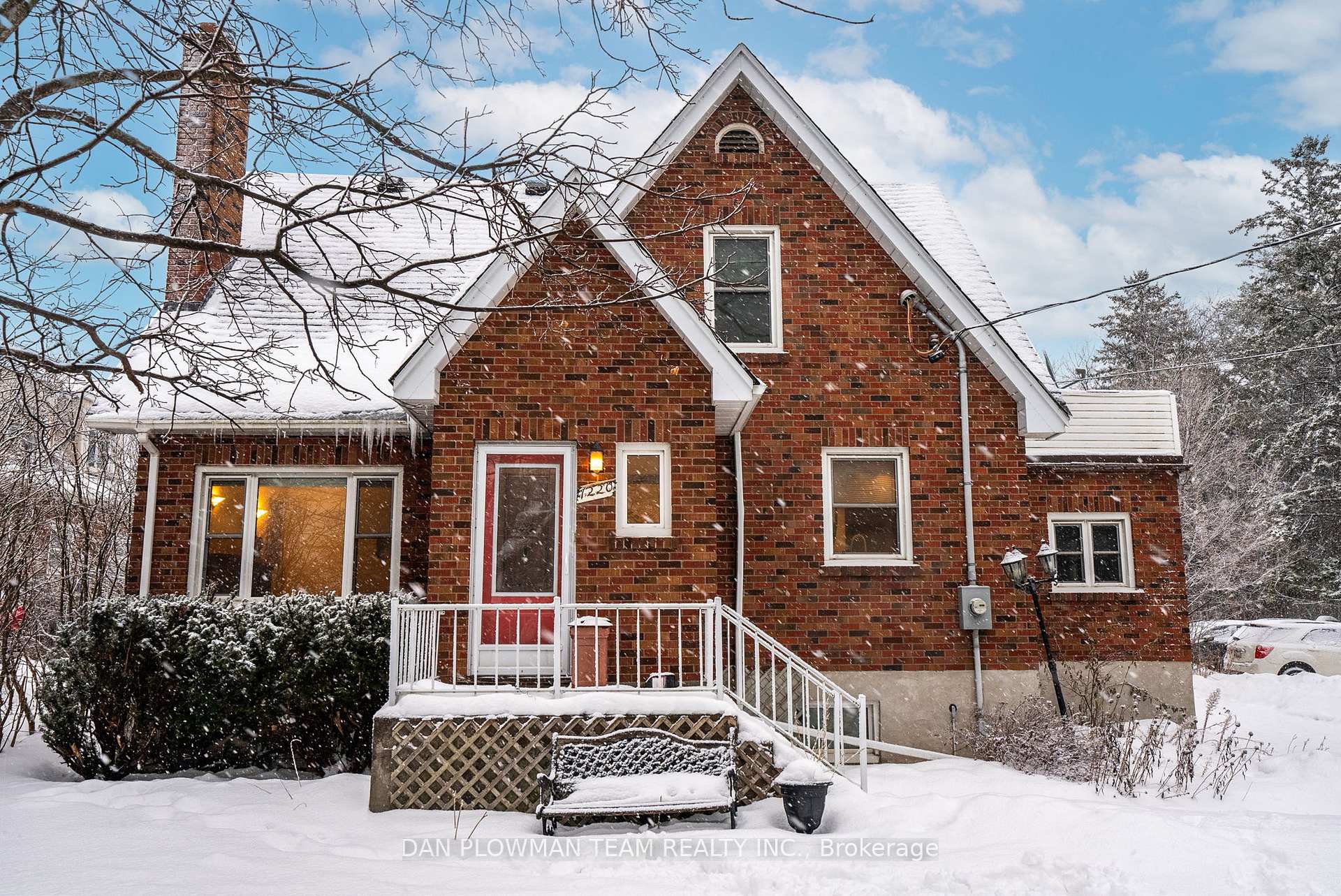 Photo 1 of 1220 Clonsilla Avenue, Peterborough, Otonabee Ward 1 — HOMEH