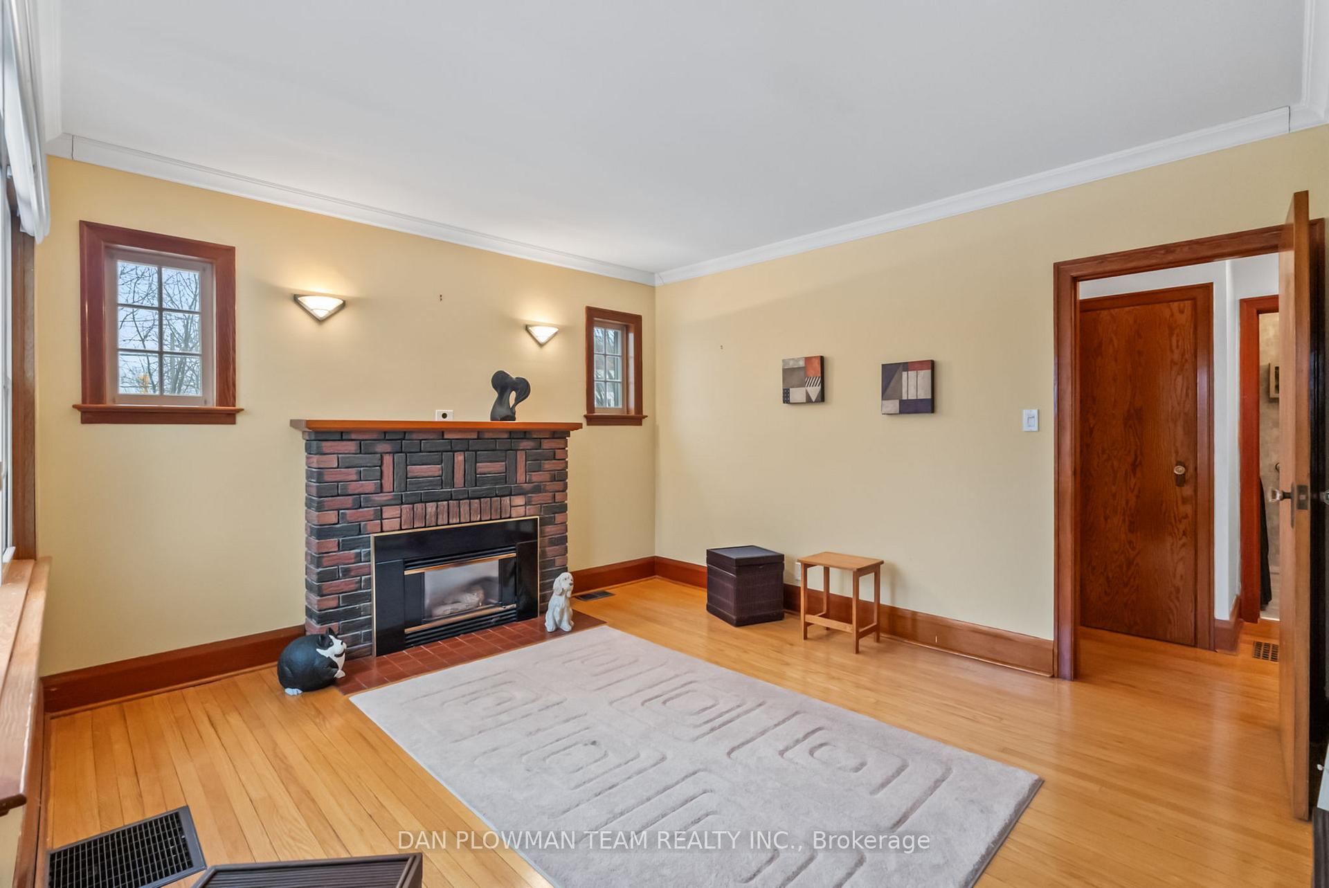 Photo 3 of 1220 Clonsilla Avenue, Peterborough, Otonabee Ward 1 — HOMEH