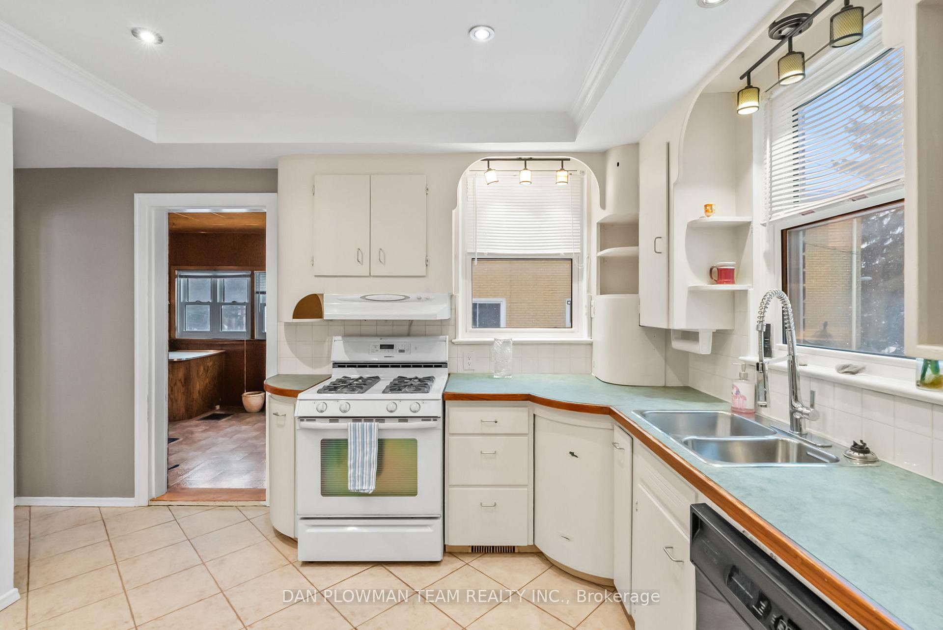 Photo 8 of 1220 Clonsilla Avenue, Peterborough, Otonabee Ward 1 — HOMEH