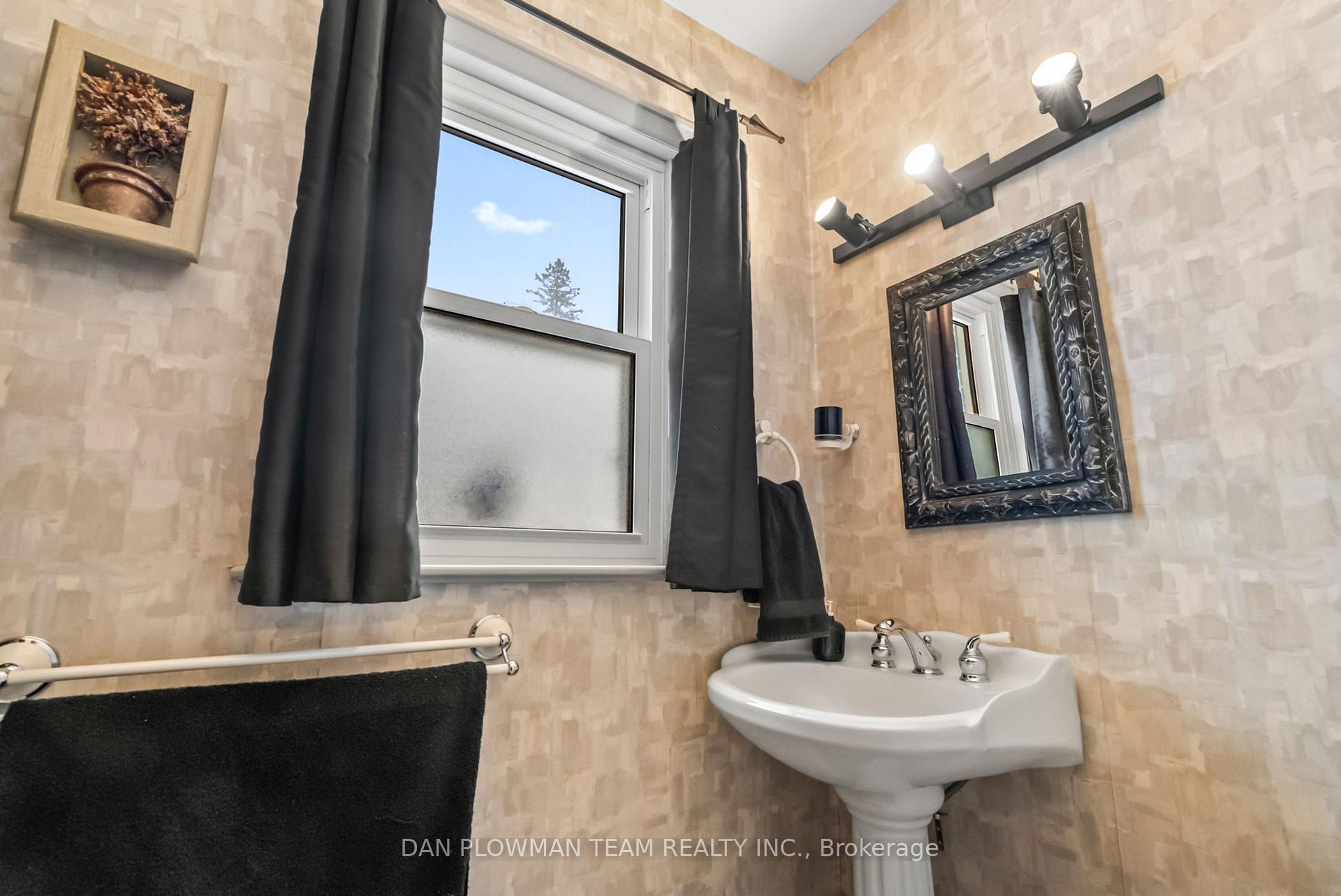 Photo 11 of 1220 Clonsilla Avenue, Peterborough, Otonabee Ward 1 — HOMEH