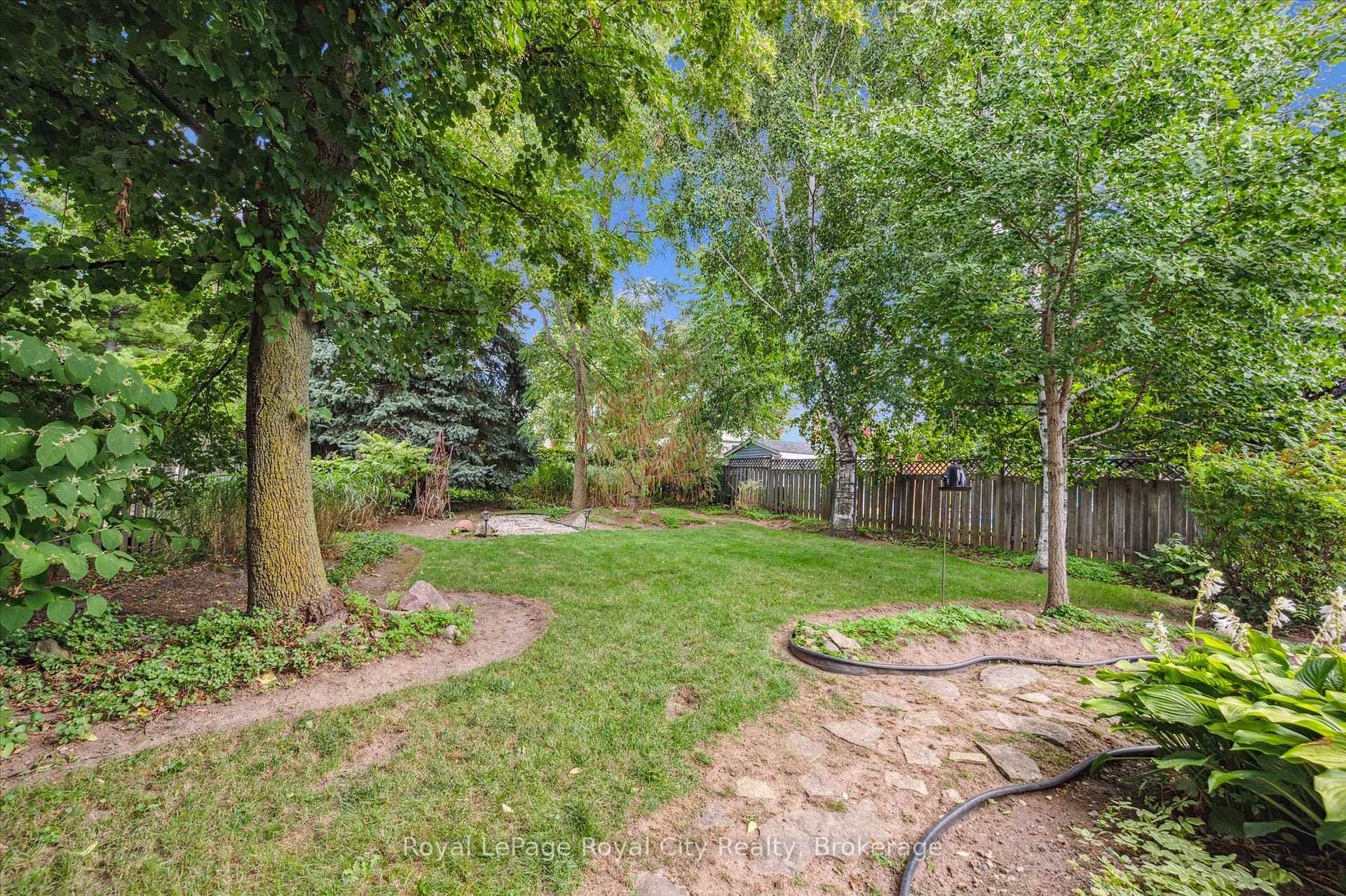 Photo 1 of 39 Greenwich Drive, Guelph, Willow West/Sugarbush/West Acres — HOMEH
