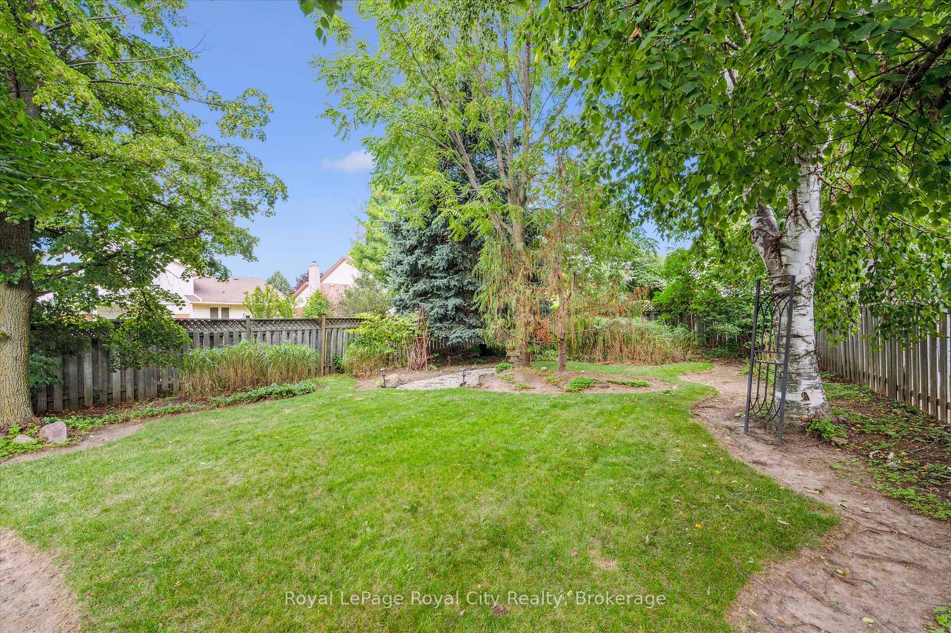 Photo 2 of 39 Greenwich Drive, Guelph, Willow West/Sugarbush/West Acres — HOMEH