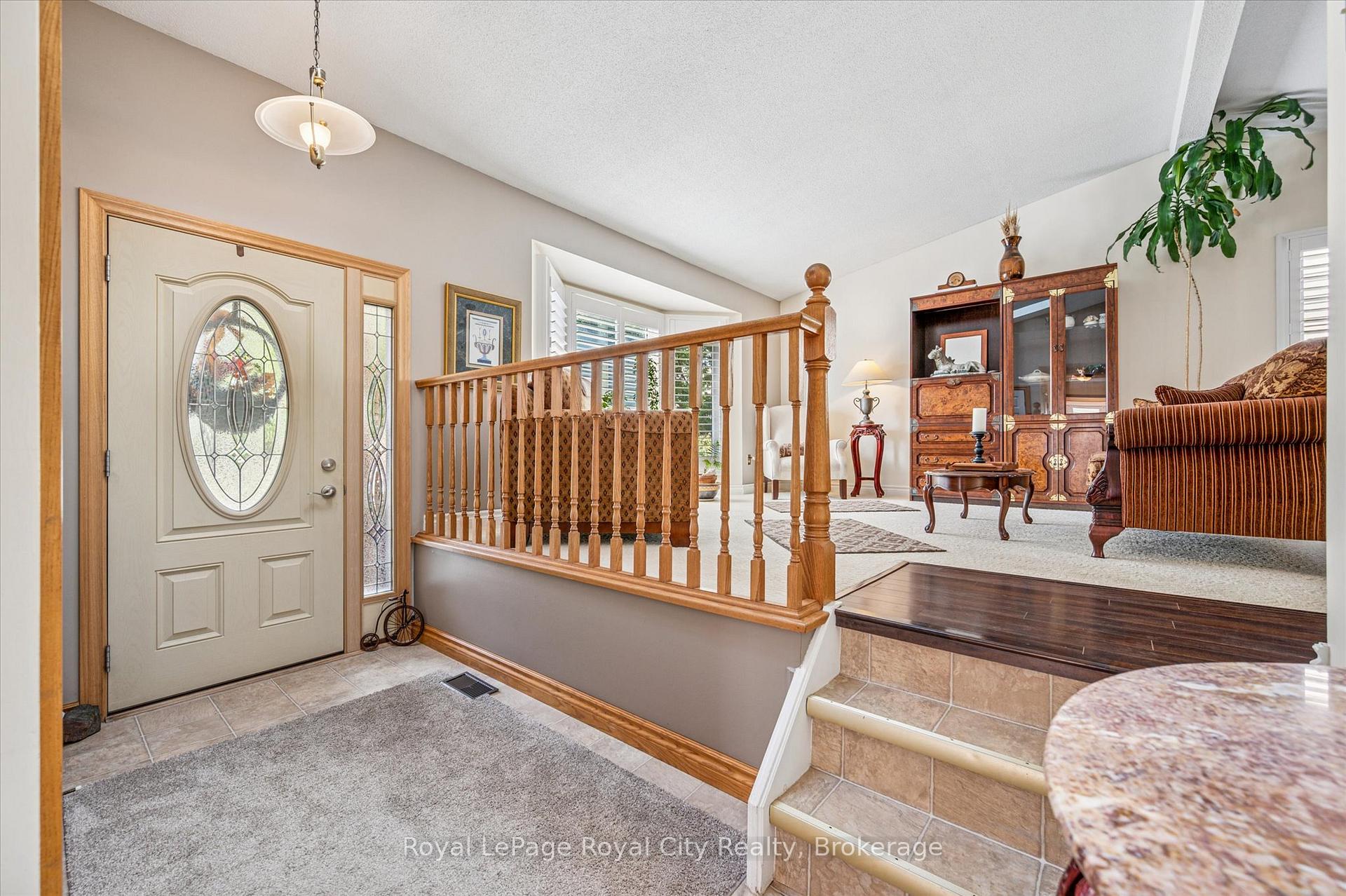 Photo 4 of 39 Greenwich Drive, Guelph, Willow West/Sugarbush/West Acres — HOMEH