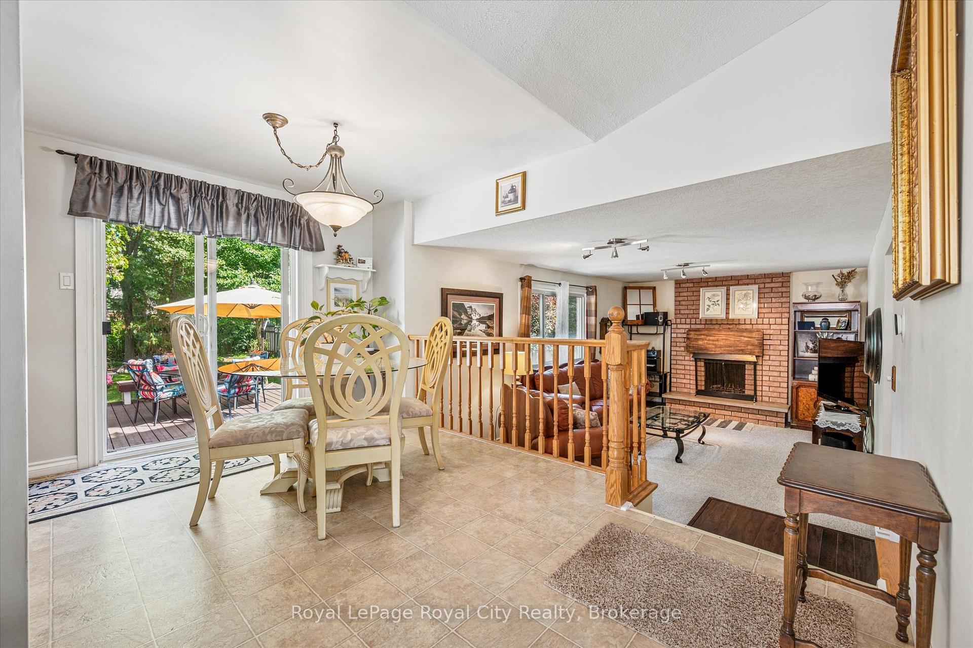 Photo 8 of 39 Greenwich Drive, Guelph, Willow West/Sugarbush/West Acres — HOMEH