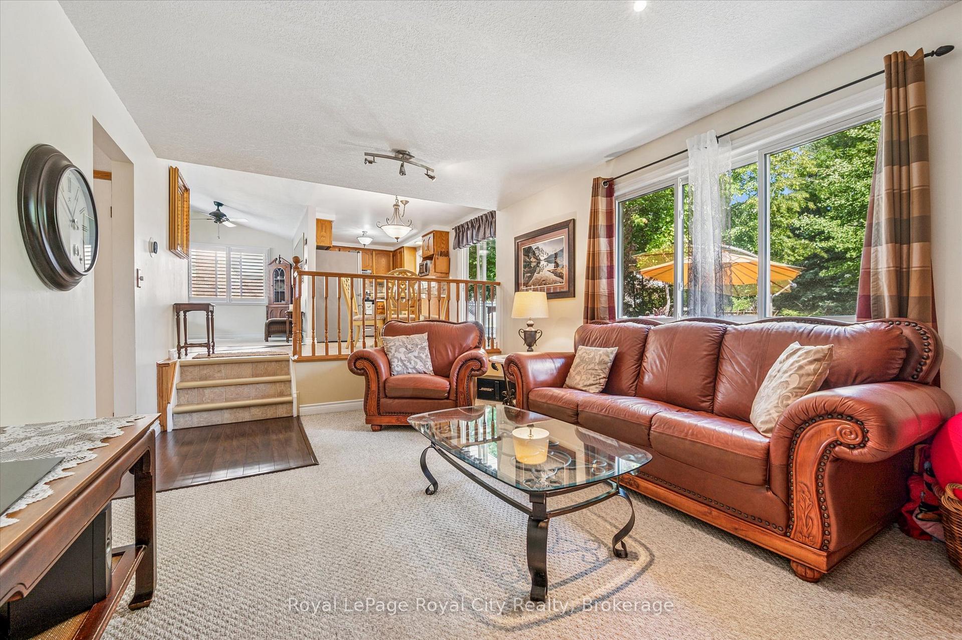 Photo 12 of 39 Greenwich Drive, Guelph, Willow West/Sugarbush/West Acres — HOMEH