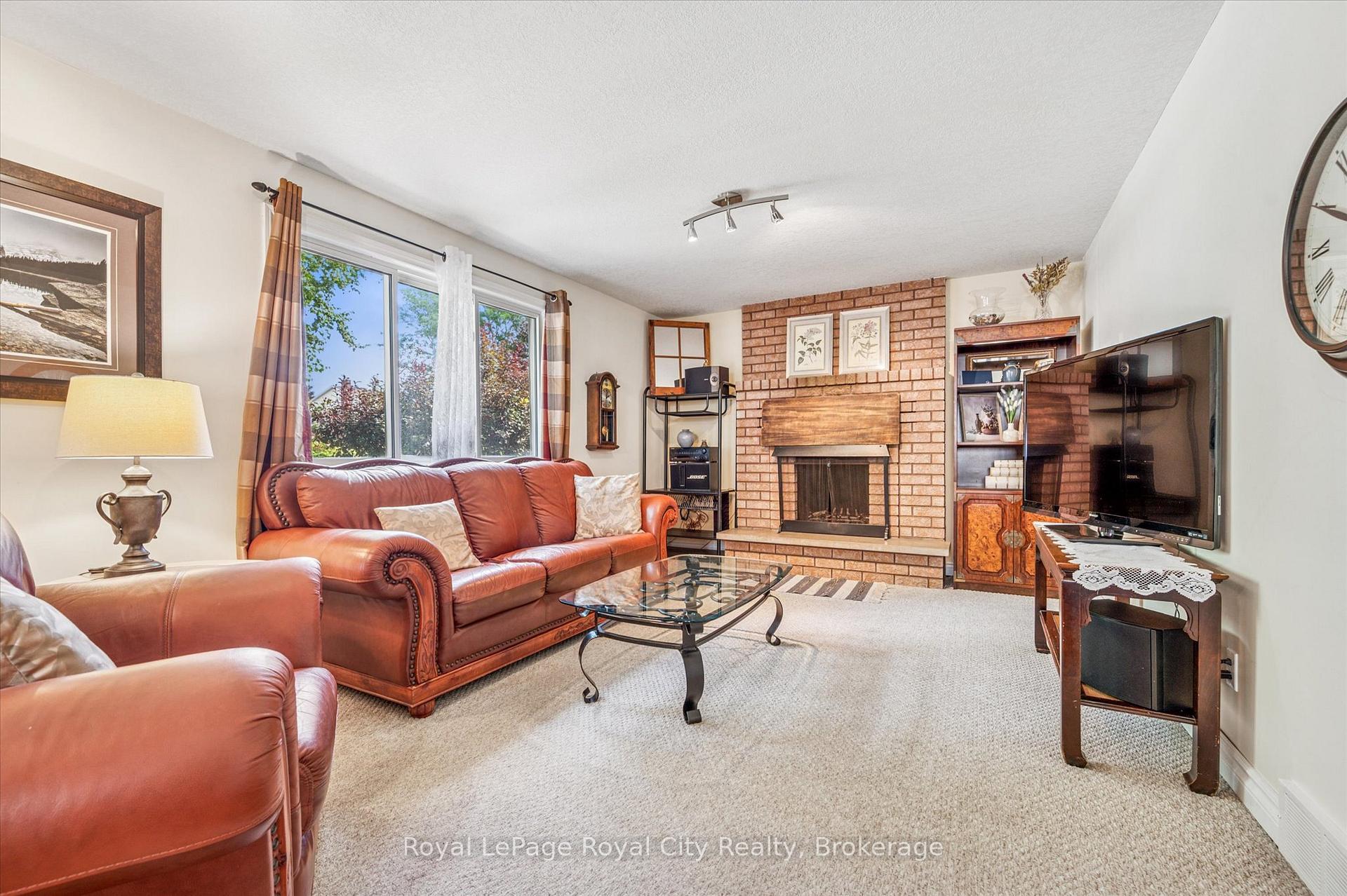 Photo 13 of 39 Greenwich Drive, Guelph, Willow West/Sugarbush/West Acres — HOMEH