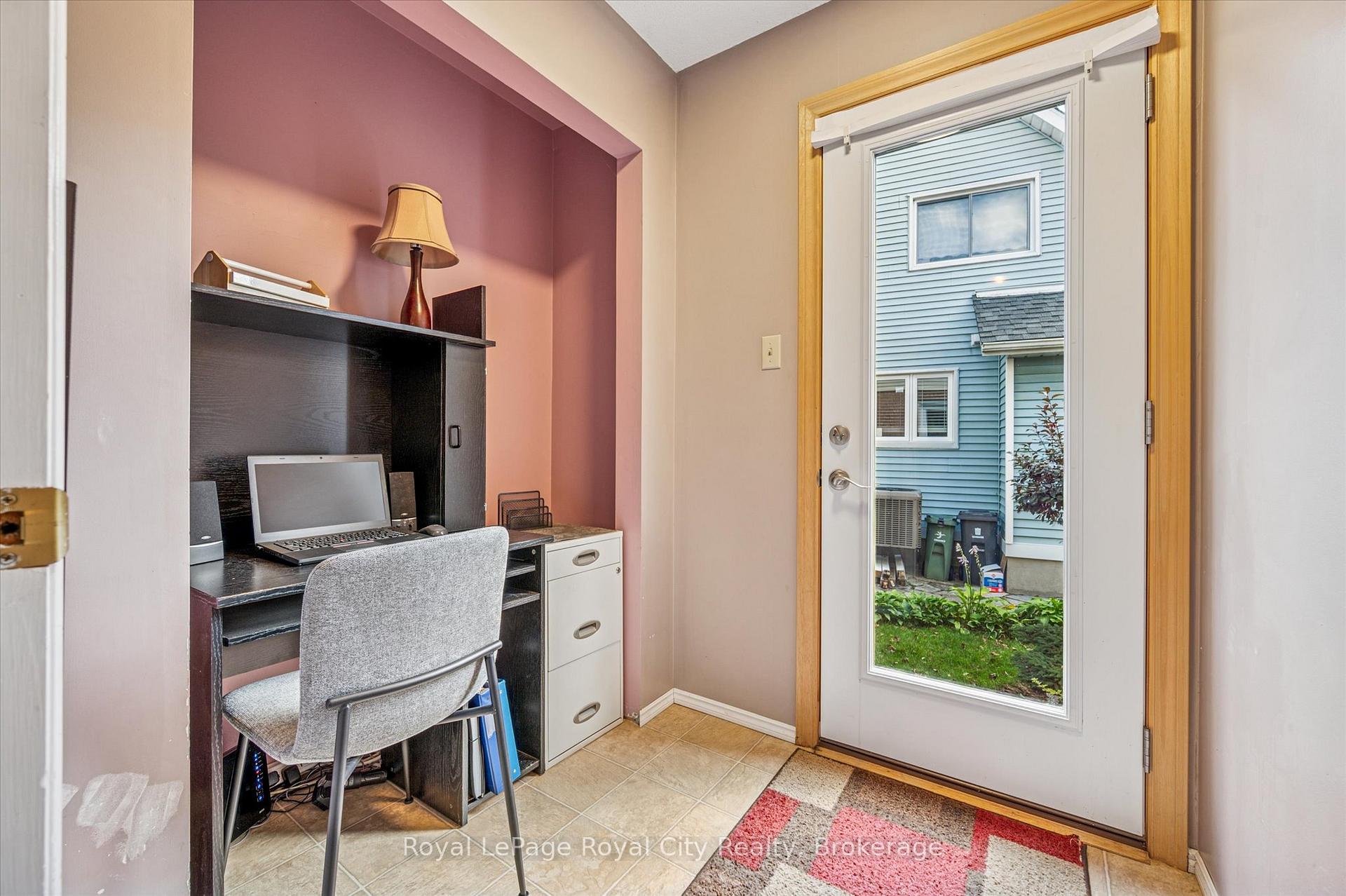 Photo 15 of 39 Greenwich Drive, Guelph, Willow West/Sugarbush/West Acres — HOMEH