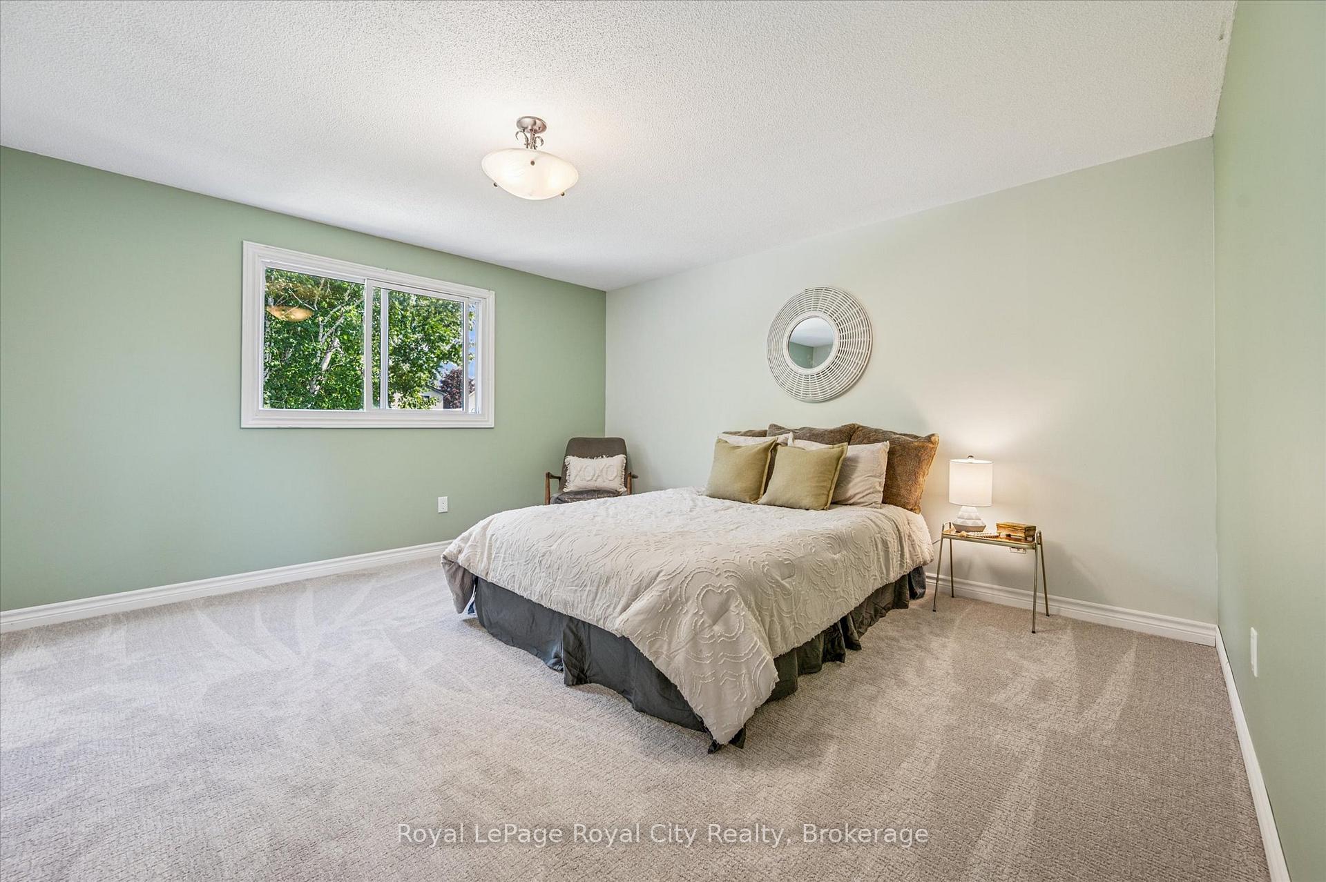 Photo 16 of 39 Greenwich Drive, Guelph, Willow West/Sugarbush/West Acres — HOMEH