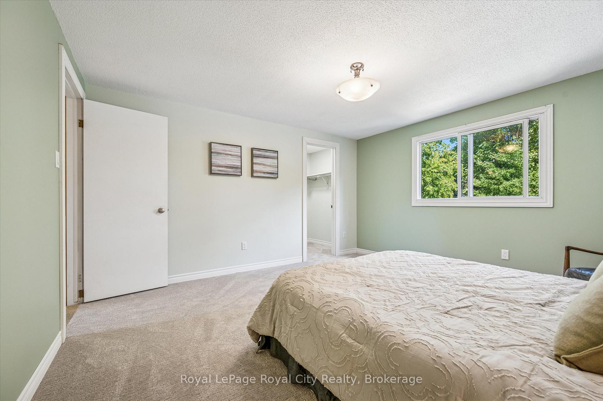 Photo 17 of 39 Greenwich Drive, Guelph, Willow West/Sugarbush/West Acres — HOMEH