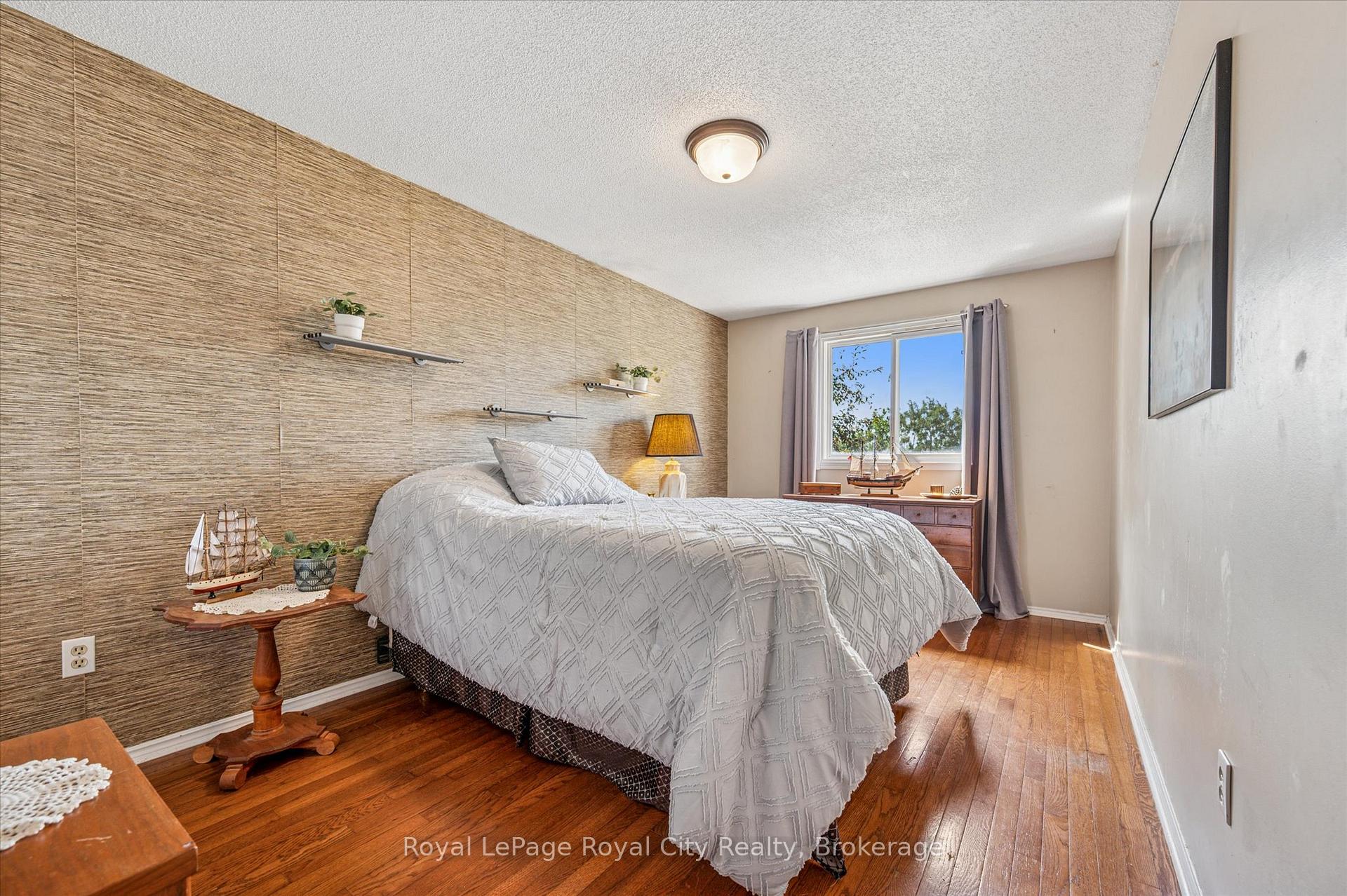Photo 18 of 39 Greenwich Drive, Guelph, Willow West/Sugarbush/West Acres — HOMEH