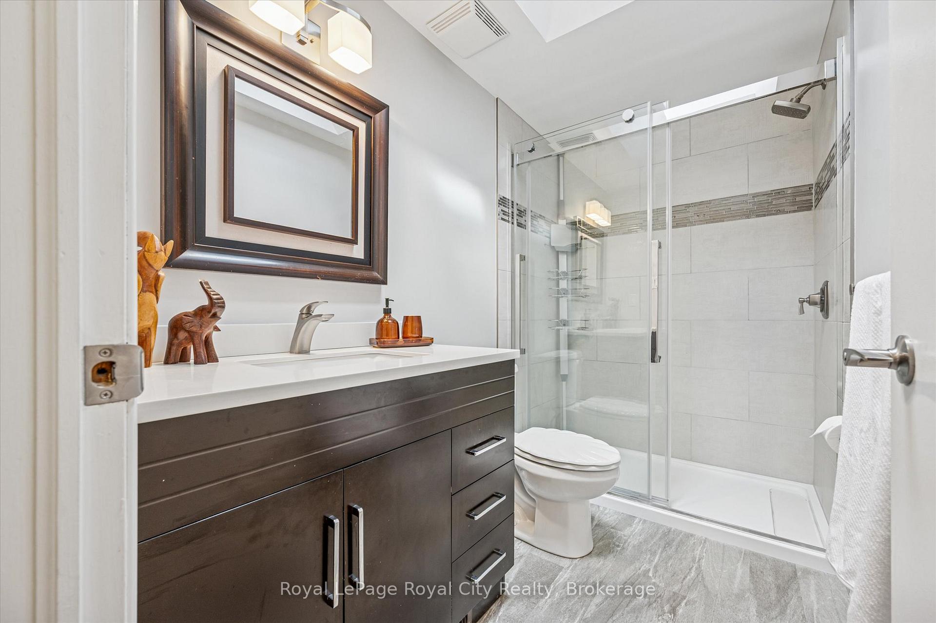 Photo 20 of 39 Greenwich Drive, Guelph, Willow West/Sugarbush/West Acres — HOMEH