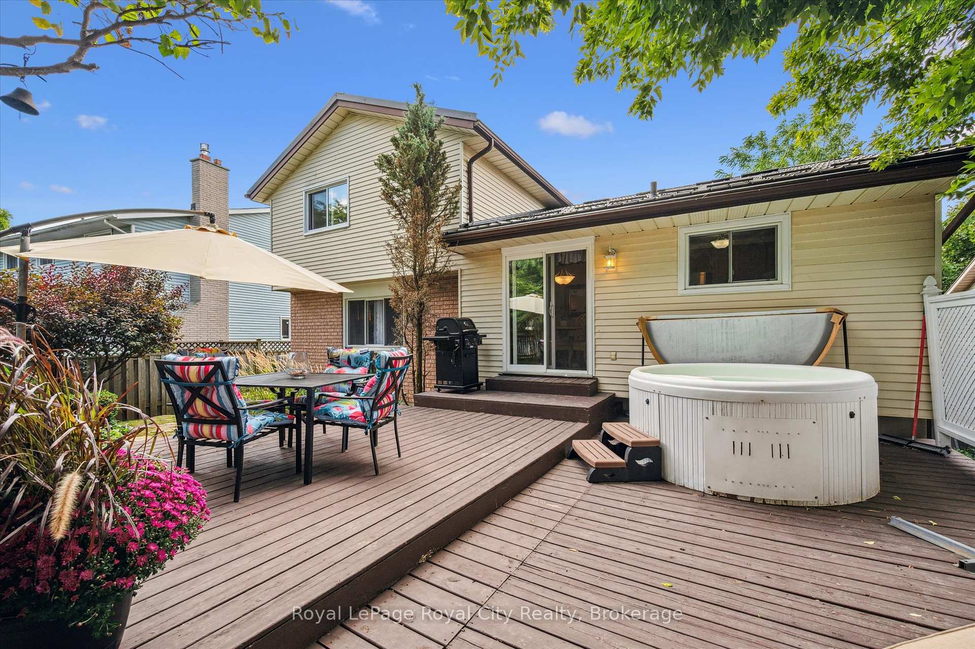 Photo 21 of 39 Greenwich Drive, Guelph, Willow West/Sugarbush/West Acres — HOMEH