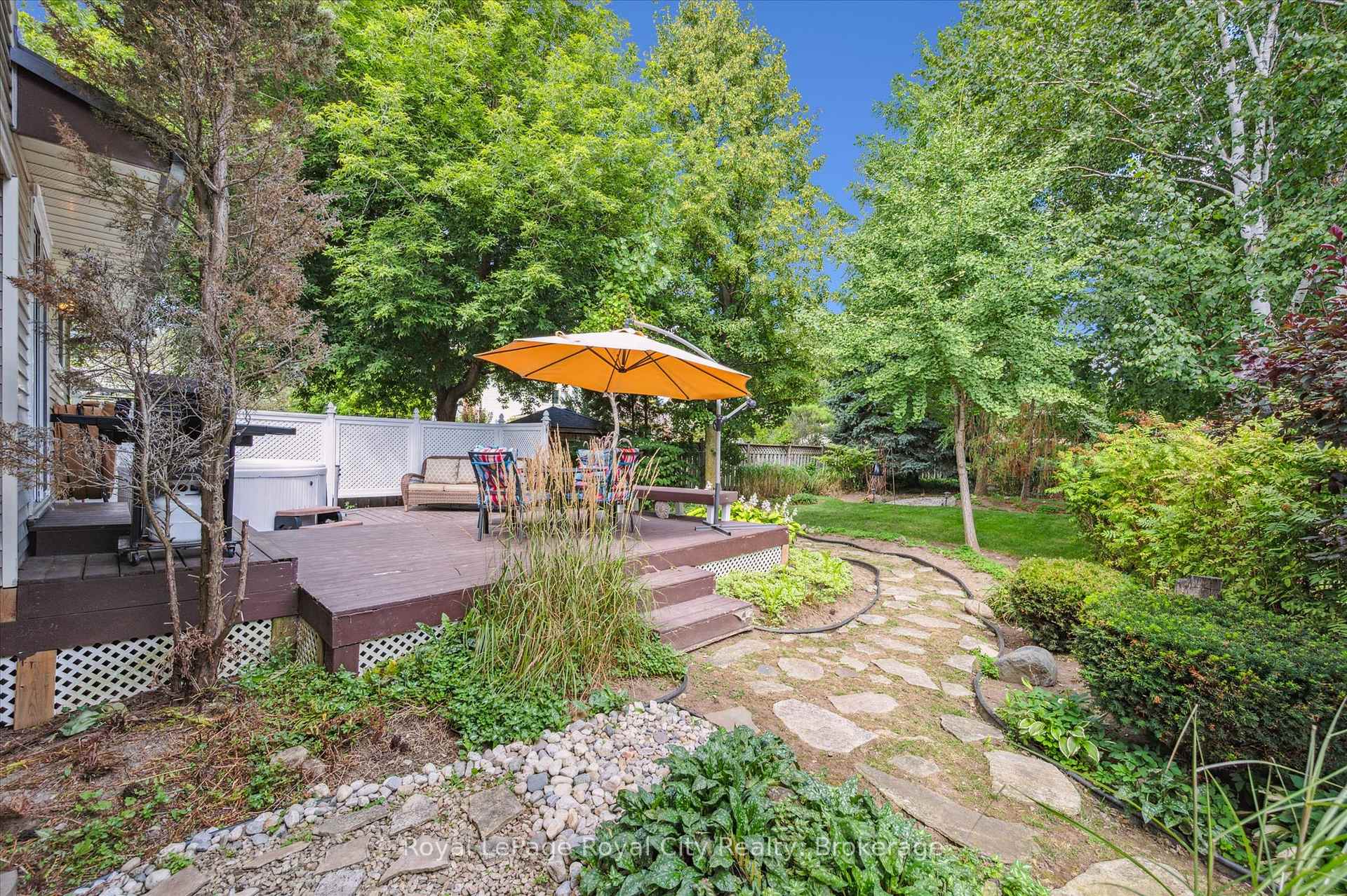 Photo 23 of 39 Greenwich Drive, Guelph, Willow West/Sugarbush/West Acres — HOMEH