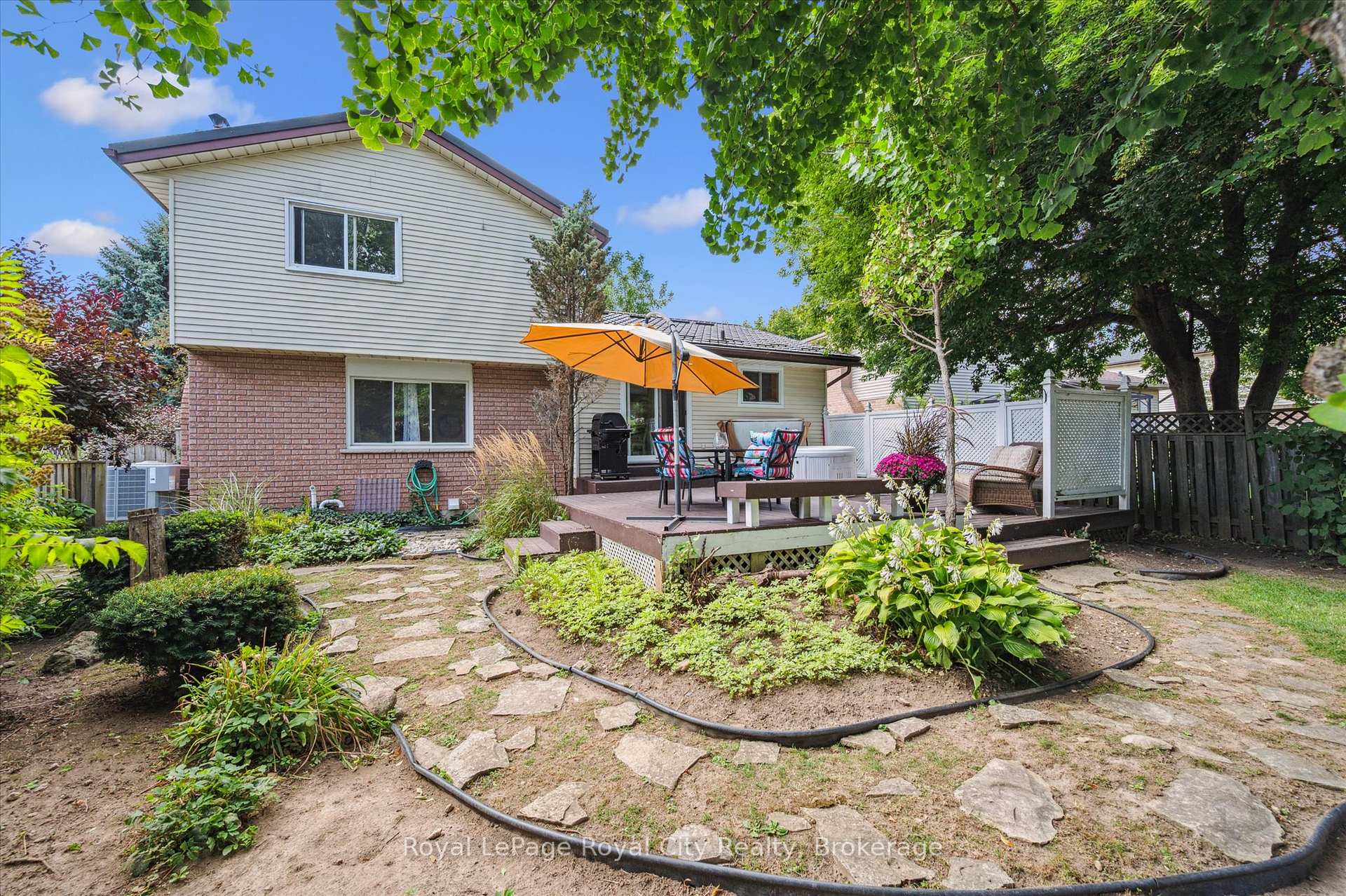 Photo 24 of 39 Greenwich Drive, Guelph, Willow West/Sugarbush/West Acres — HOMEH