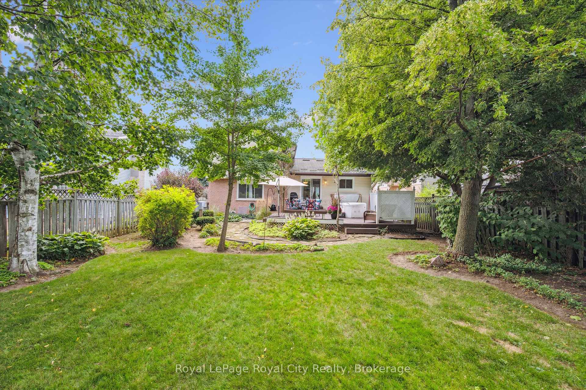 Photo 25 of 39 Greenwich Drive, Guelph, Willow West/Sugarbush/West Acres — HOMEH
