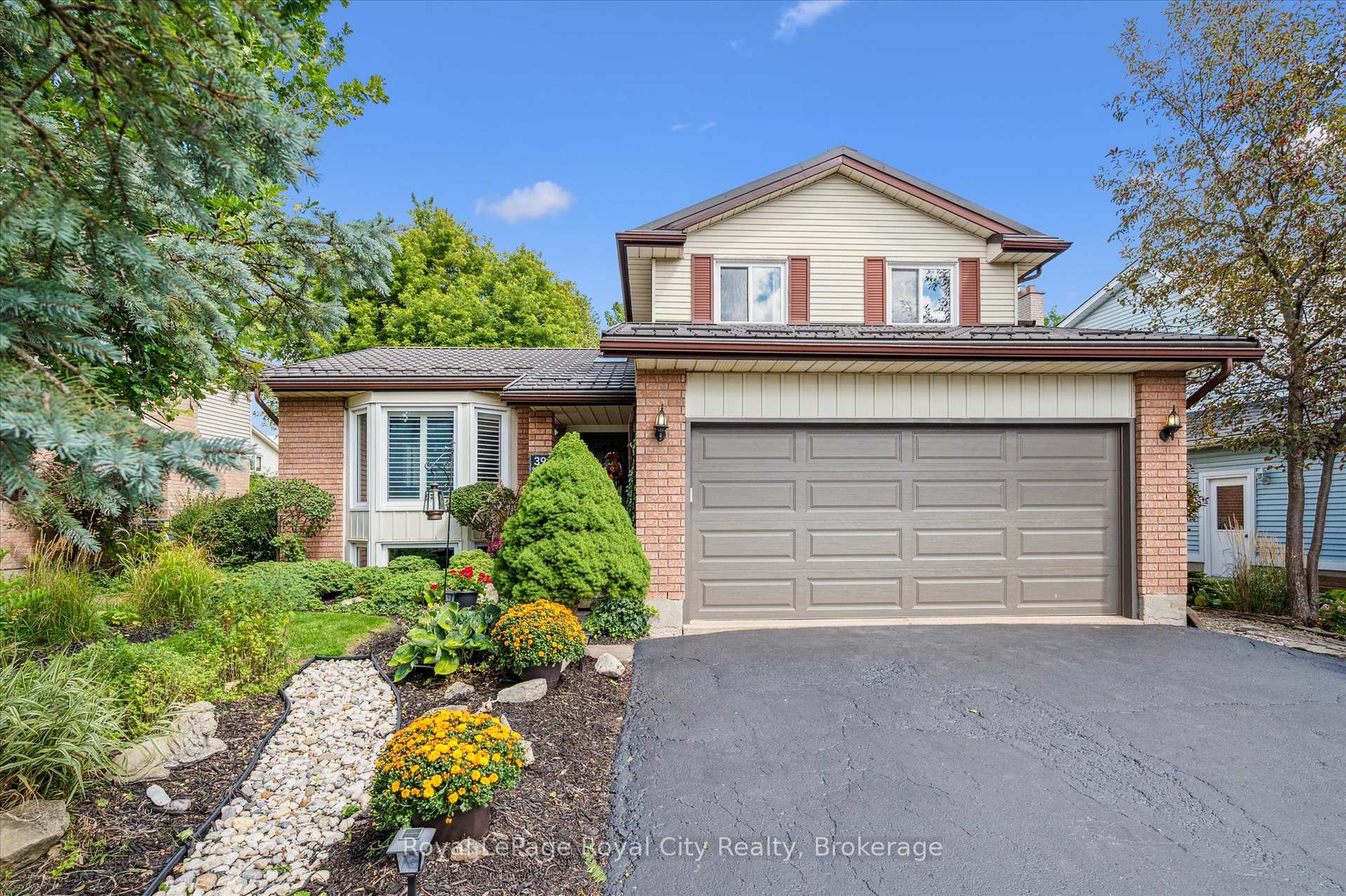 Photo 27 of 39 Greenwich Drive, Guelph, Willow West/Sugarbush/West Acres — HOMEH