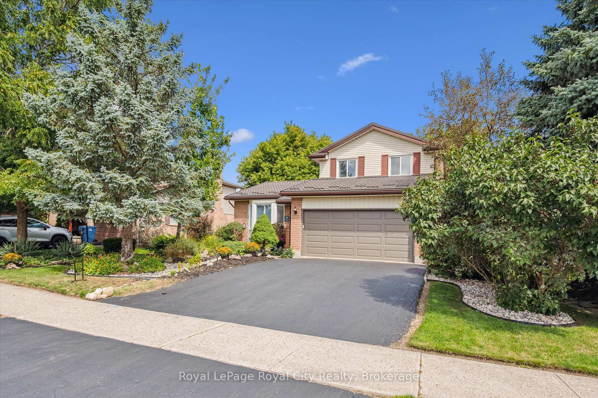 Photo 28 of 39 Greenwich Drive, Guelph, Willow West/Sugarbush/West Acres — HOMEH
