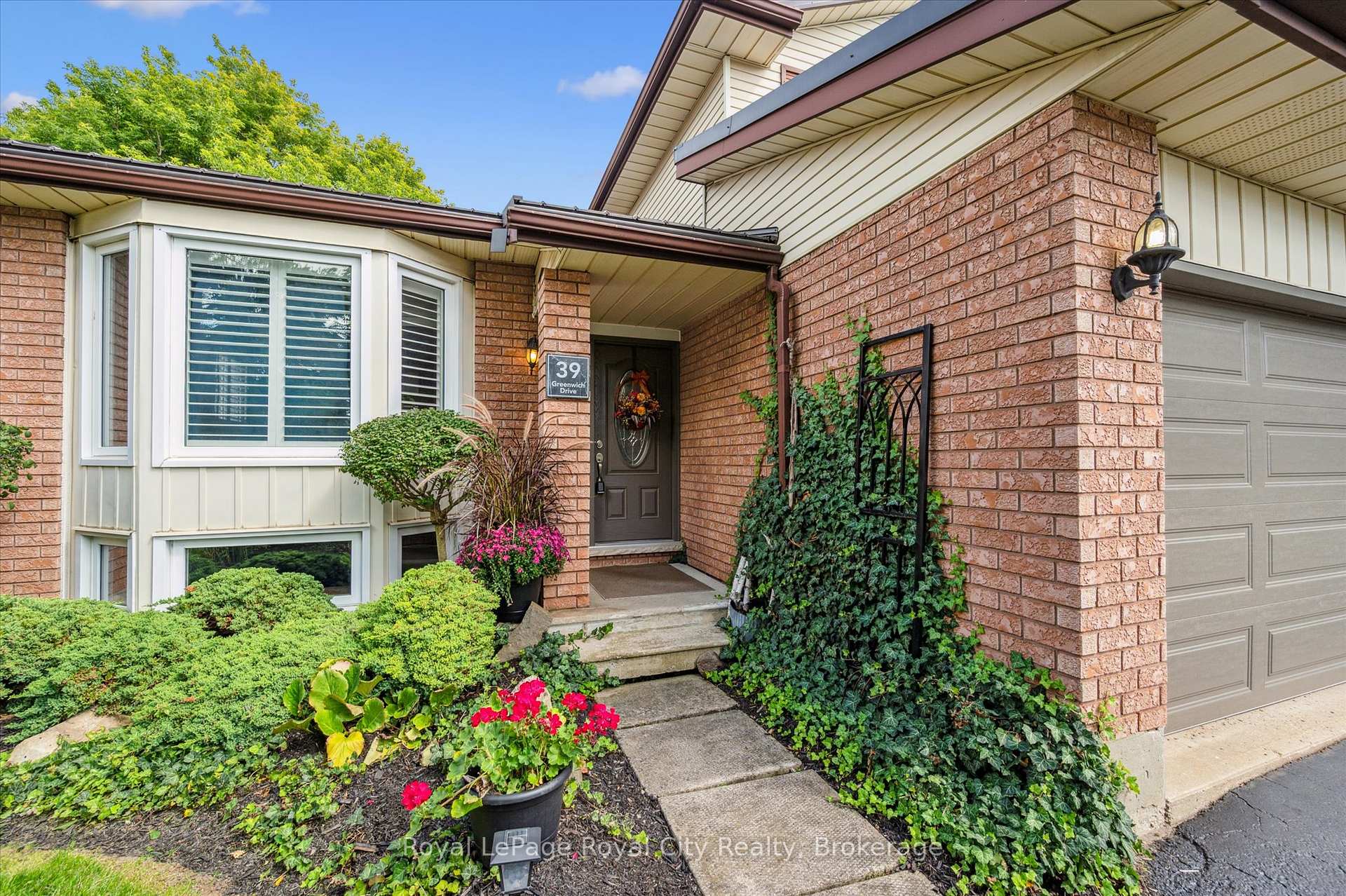 Photo 29 of 39 Greenwich Drive, Guelph, Willow West/Sugarbush/West Acres — HOMEH