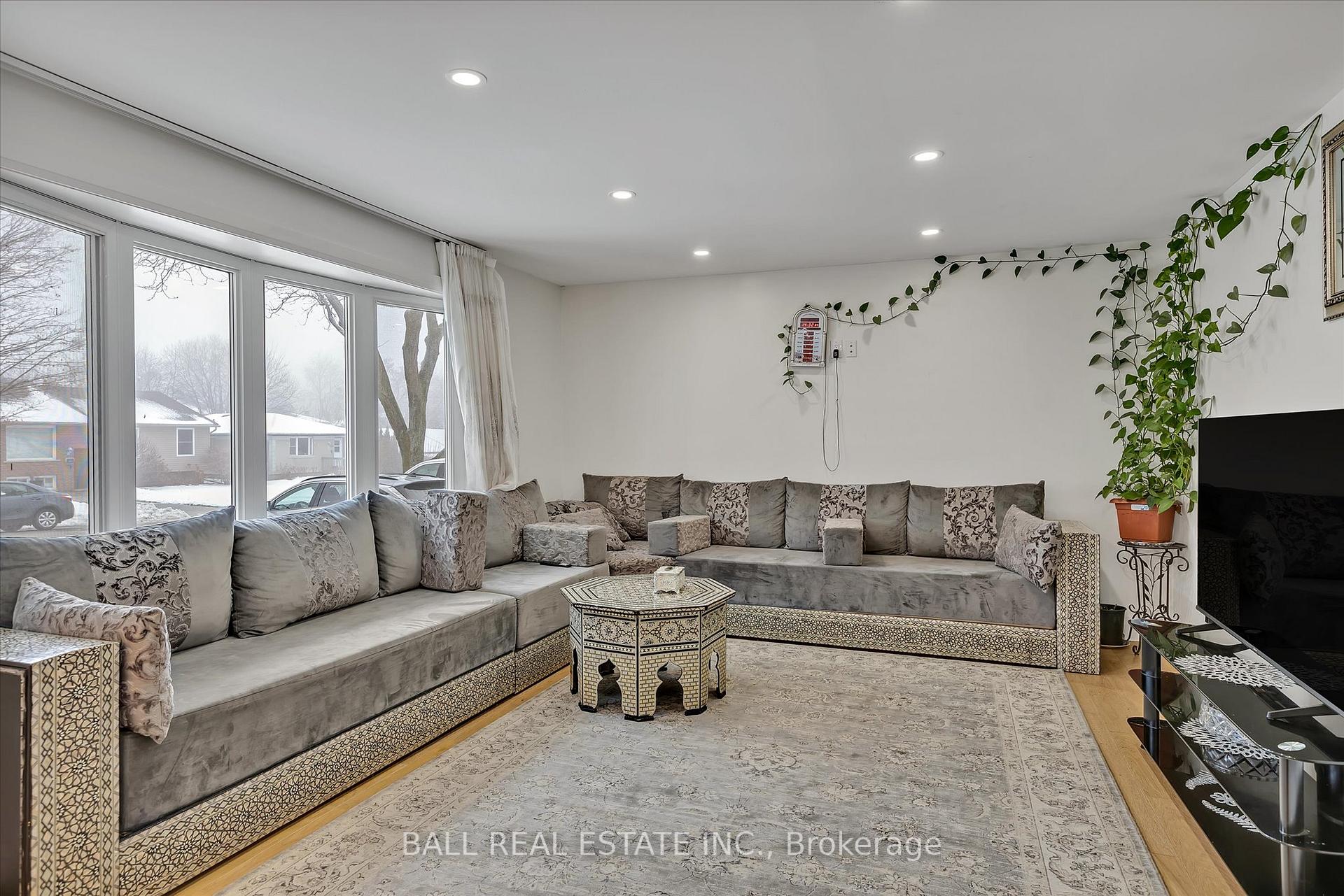 Photo 7 of 894 Terrace Road, Peterborough, Ashburnham Ward 4 — HOMEH