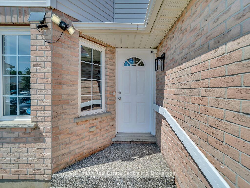 Photo 4 of 9 Ryde Road, Guelph, Willow West/Sugarbush/West Acres — HOMEH