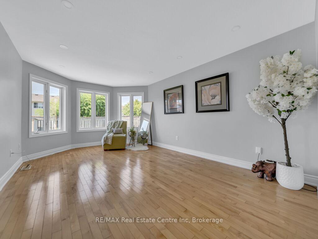 Photo 7 of 9 Ryde Road, Guelph, Willow West/Sugarbush/West Acres — HOMEH