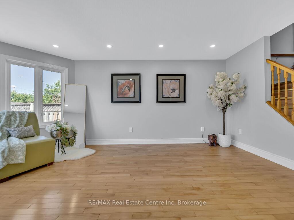 Photo 8 of 9 Ryde Road, Guelph, Willow West/Sugarbush/West Acres — HOMEH