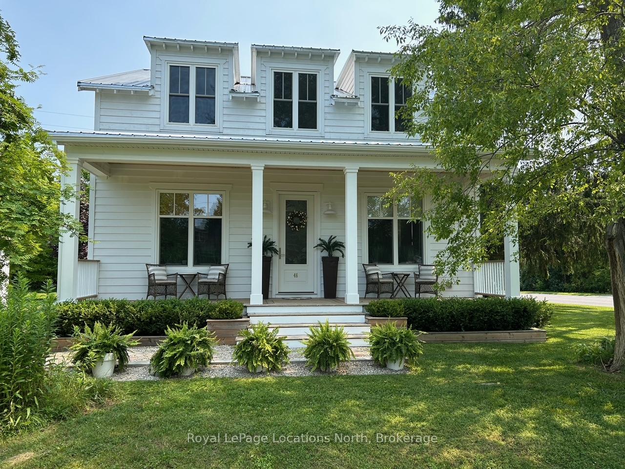 Front of 46 King Street W