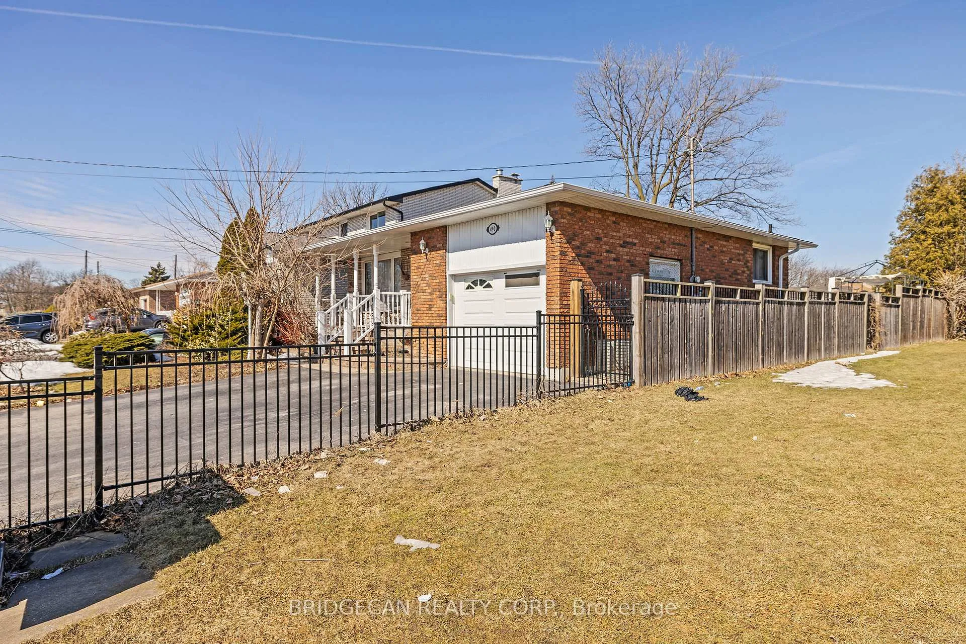 Photo 2 of 490 Queen Victoria Drive, Hamilton, Quinndale — HOMEH