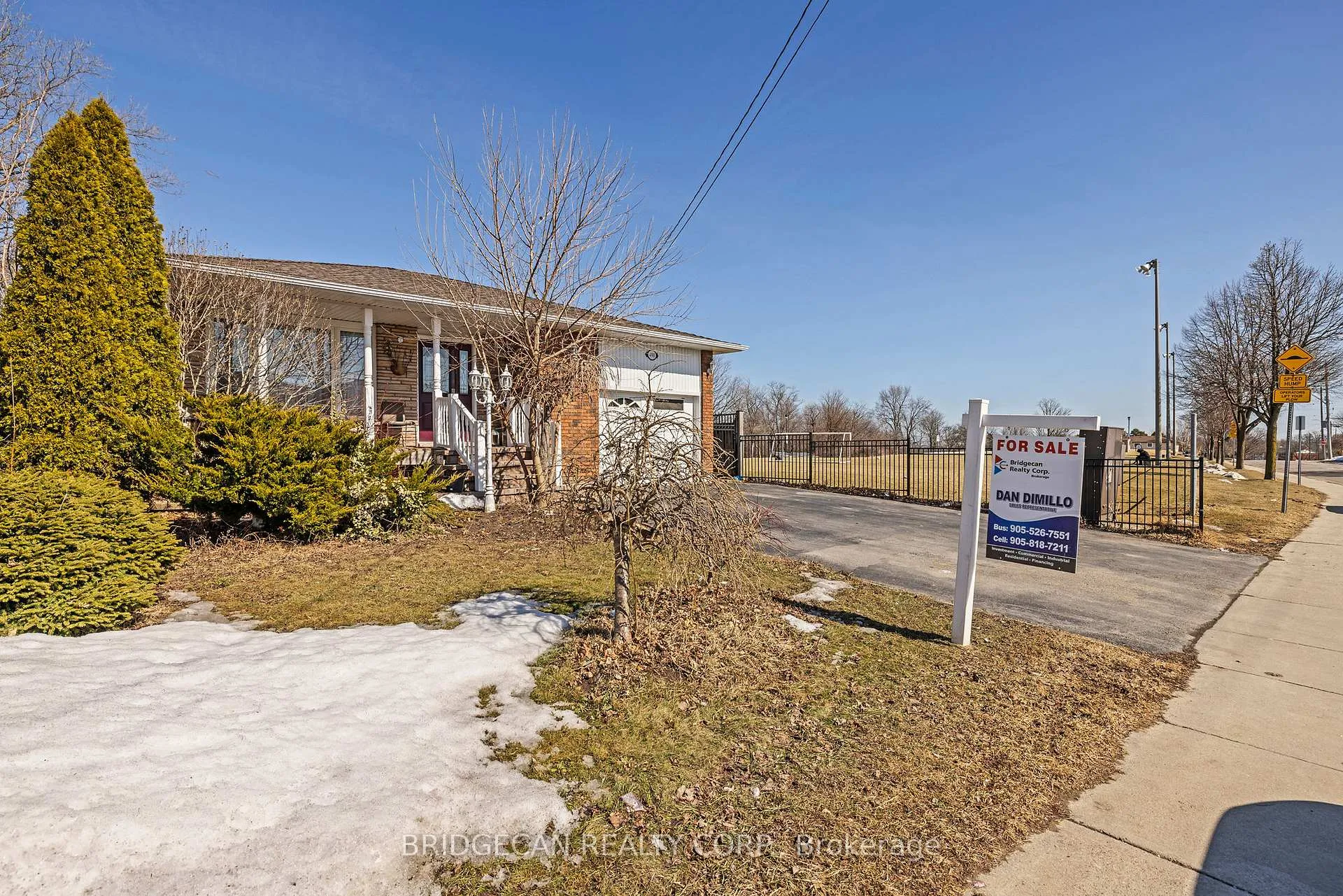 Photo 3 of 490 Queen Victoria Drive, Hamilton, Quinndale — HOMEH