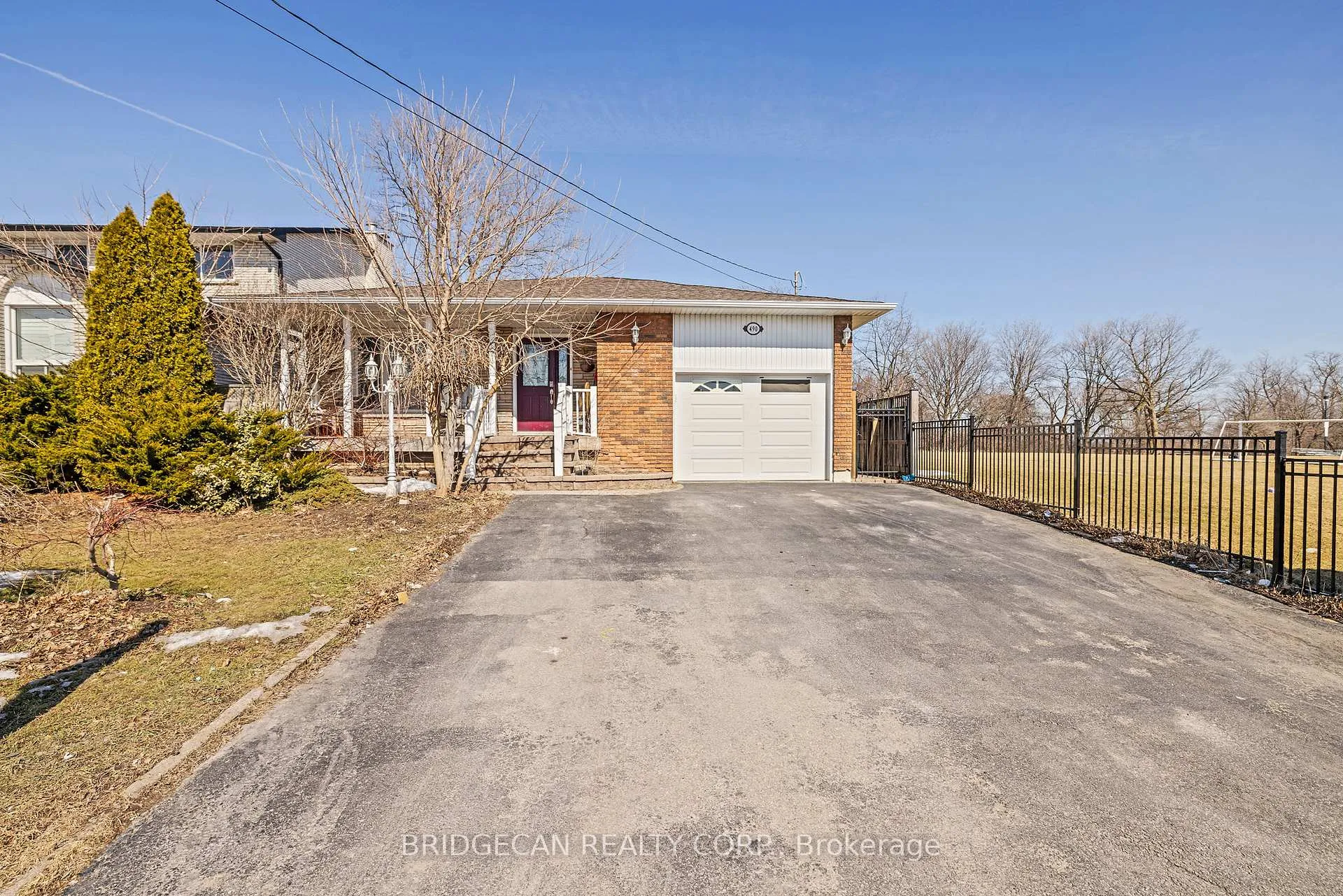 Photo 4 of 490 Queen Victoria Drive, Hamilton, Quinndale — HOMEH