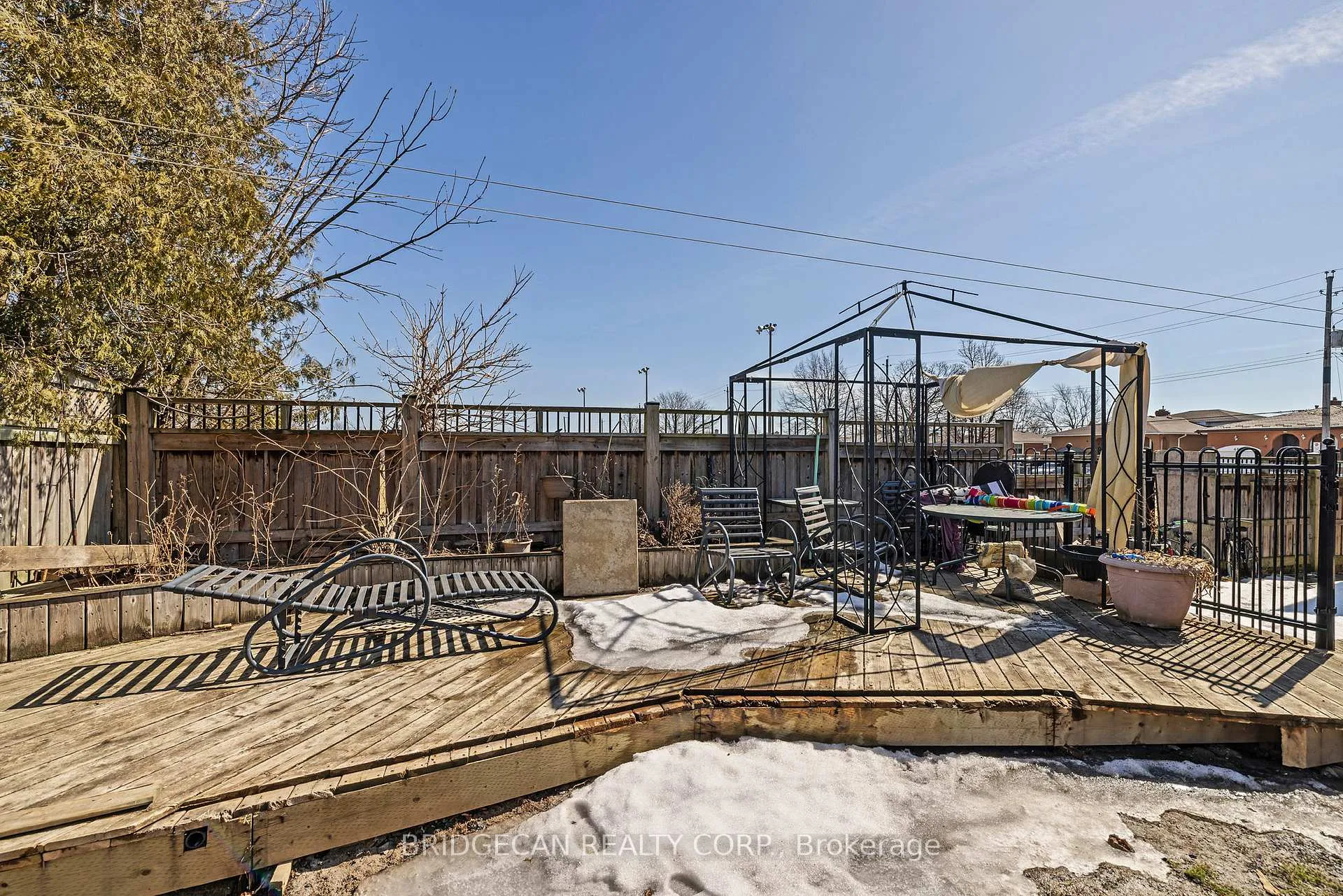 Photo 7 of 490 Queen Victoria Drive, Hamilton, Quinndale — HOMEH