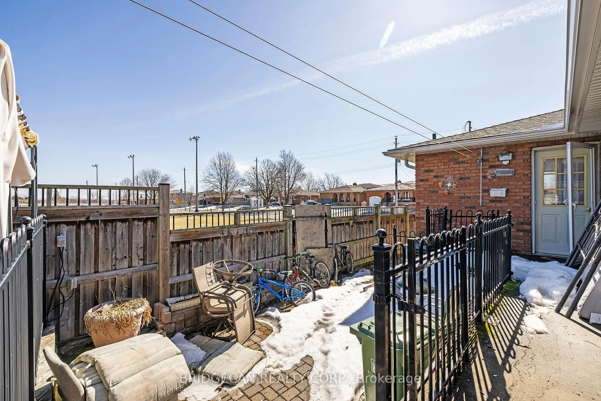 Photo 12 of 490 Queen Victoria Drive, Hamilton, Quinndale — HOMEH