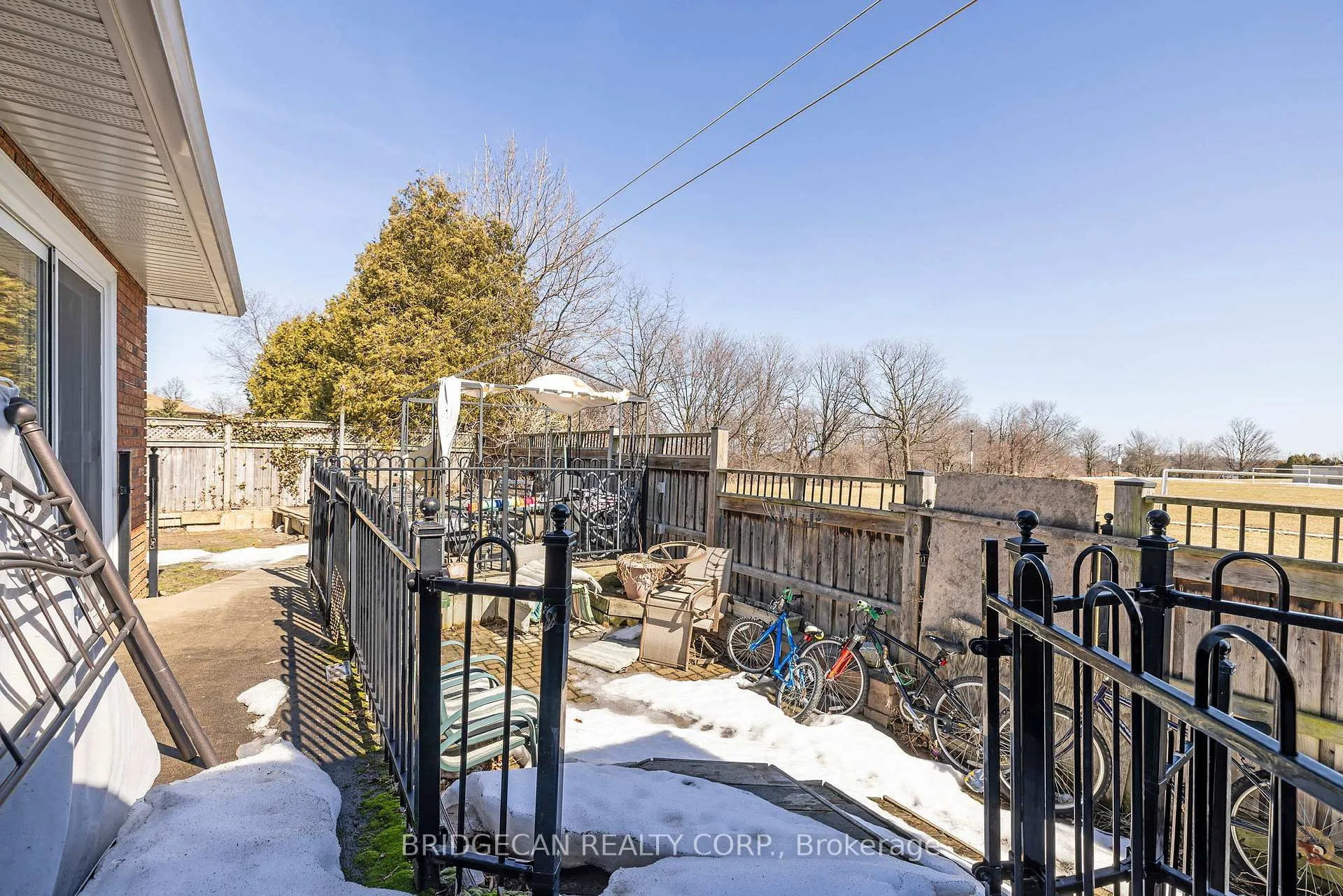 Photo 13 of 490 Queen Victoria Drive, Hamilton, Quinndale — HOMEH