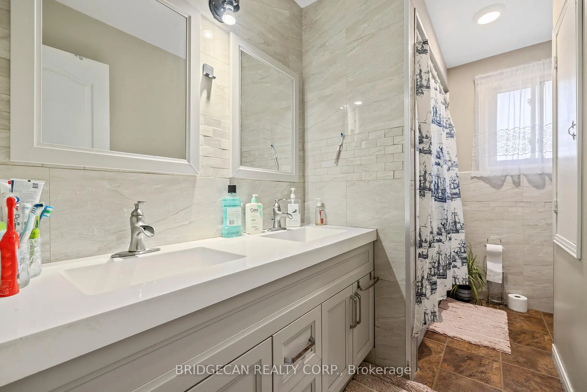 Photo 20 of 490 Queen Victoria Drive, Hamilton, Quinndale — HOMEH