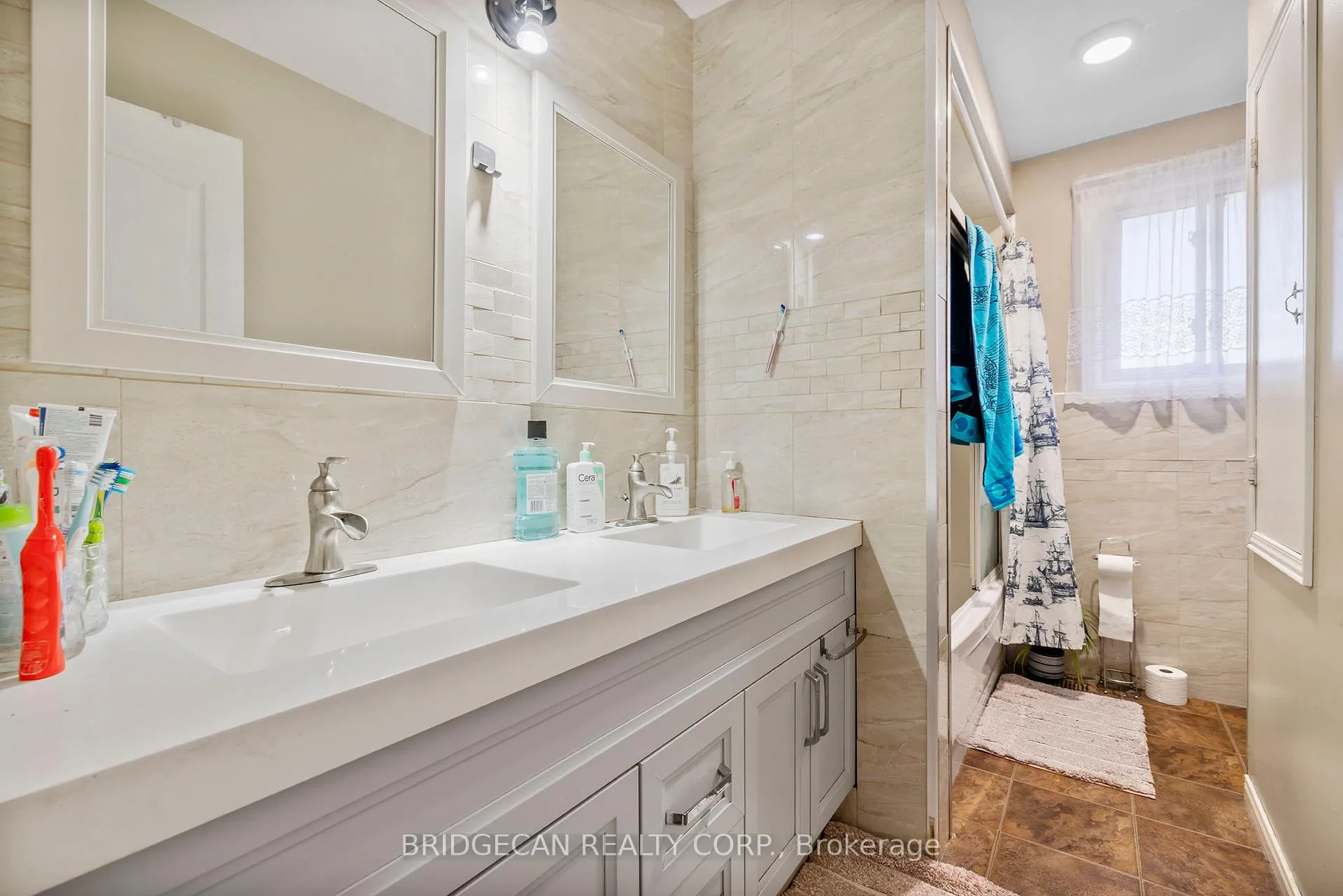 Photo 21 of 490 Queen Victoria Drive, Hamilton, Quinndale — HOMEH